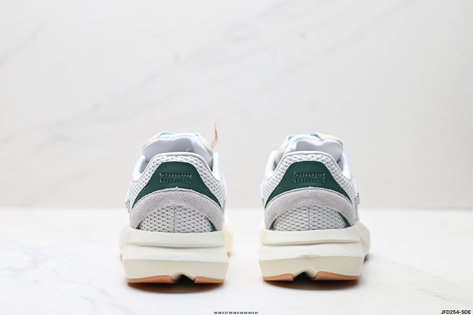 AdidLIGHTBLAZE 舒适防滑 新款阿迪达斯低帮跑步鞋  JH6961-莆田鞋,莆田鞋货源,高仿鞋,高仿鞋货源,安福档口,莆田高仿鞋,莆田鞋批发,高仿鞋批发,莆田高仿运动鞋,高仿运动鞋,莆田运动鞋 AdidLIGHTBLAZE 舒适防滑 新款阿迪达斯低帮跑步鞋  JH6961