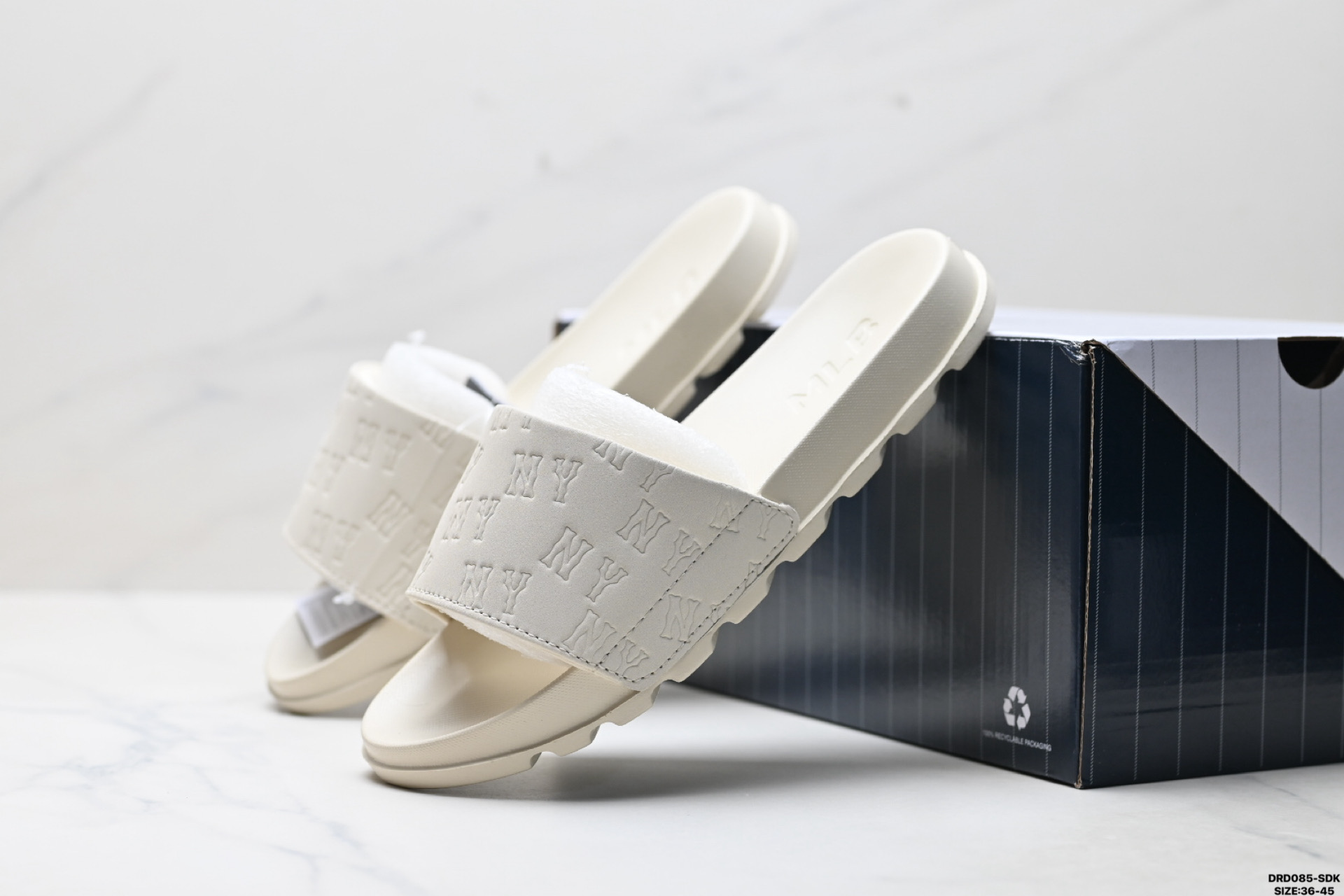 MLB MOUNDER MONOGRAM 舒适柔软 防磨一字拖鞋 3ALPSB053