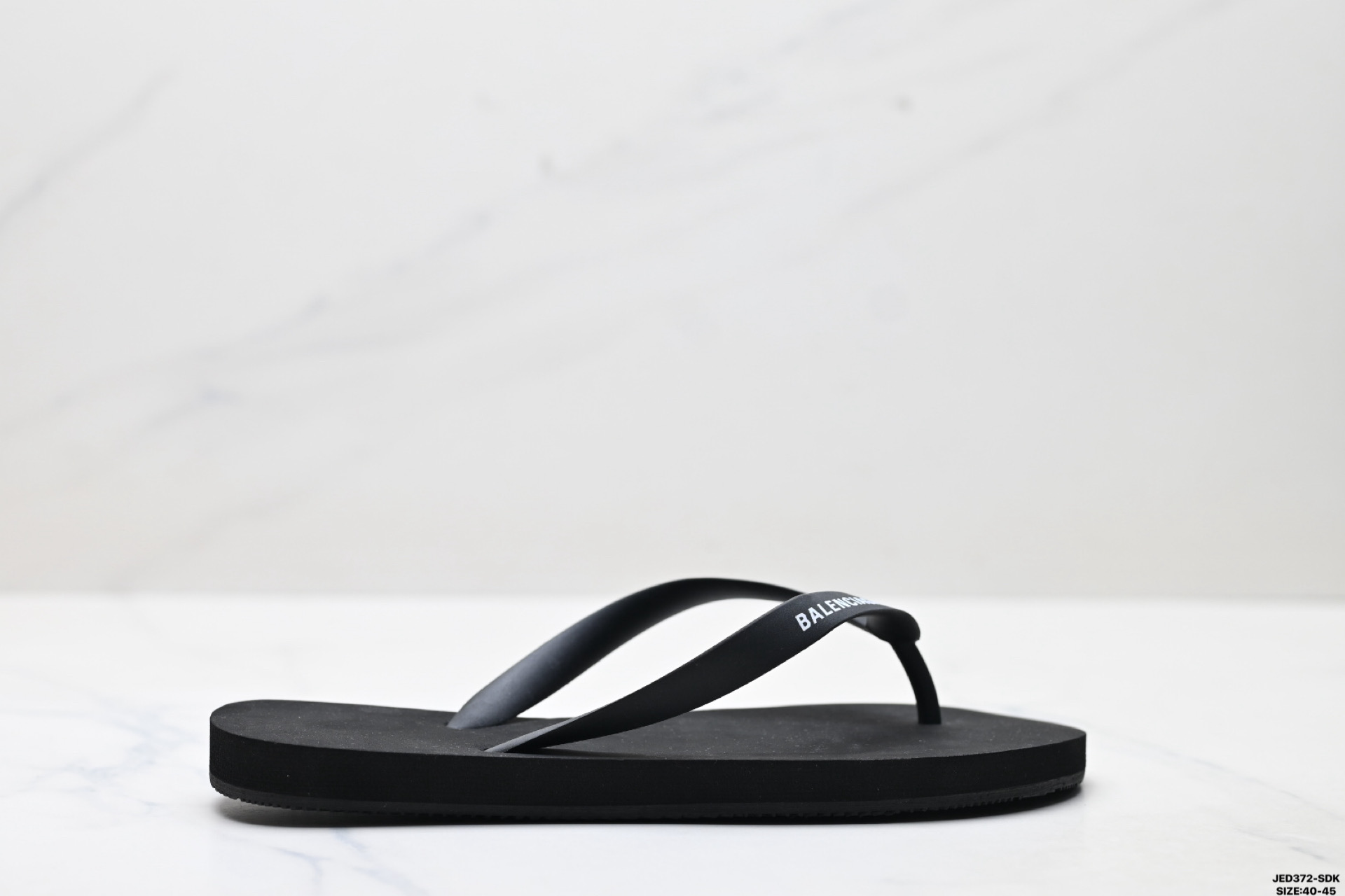 160 Balenciaga巴黎世家 TRACK SNEAKER 圆头夹趾人字拖鞋 812925 WITAA 1090