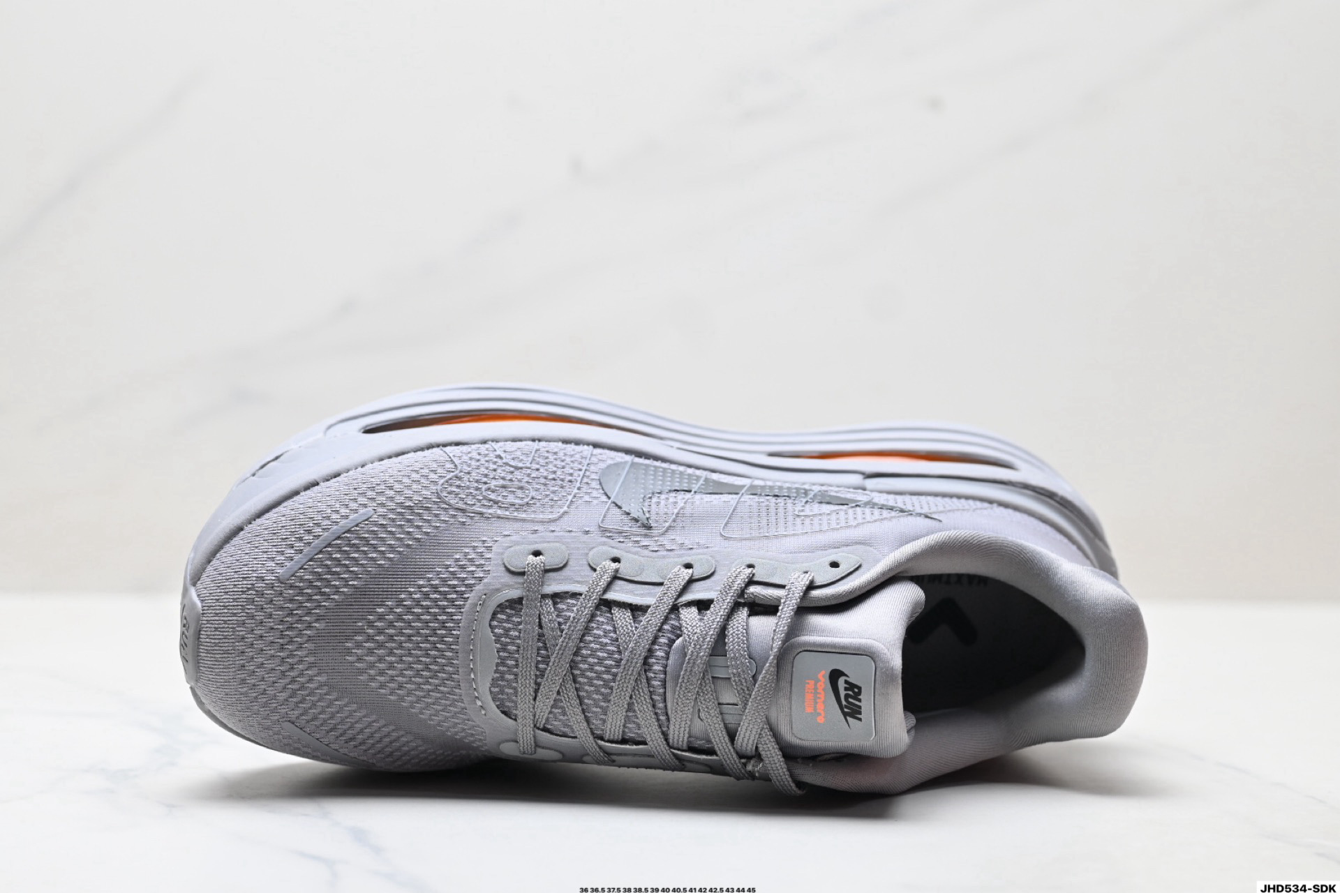 Nike Vomero Premium: Comodidad y amortiguación para tus carreras diarias 3 i1754290425934 5532 0 1