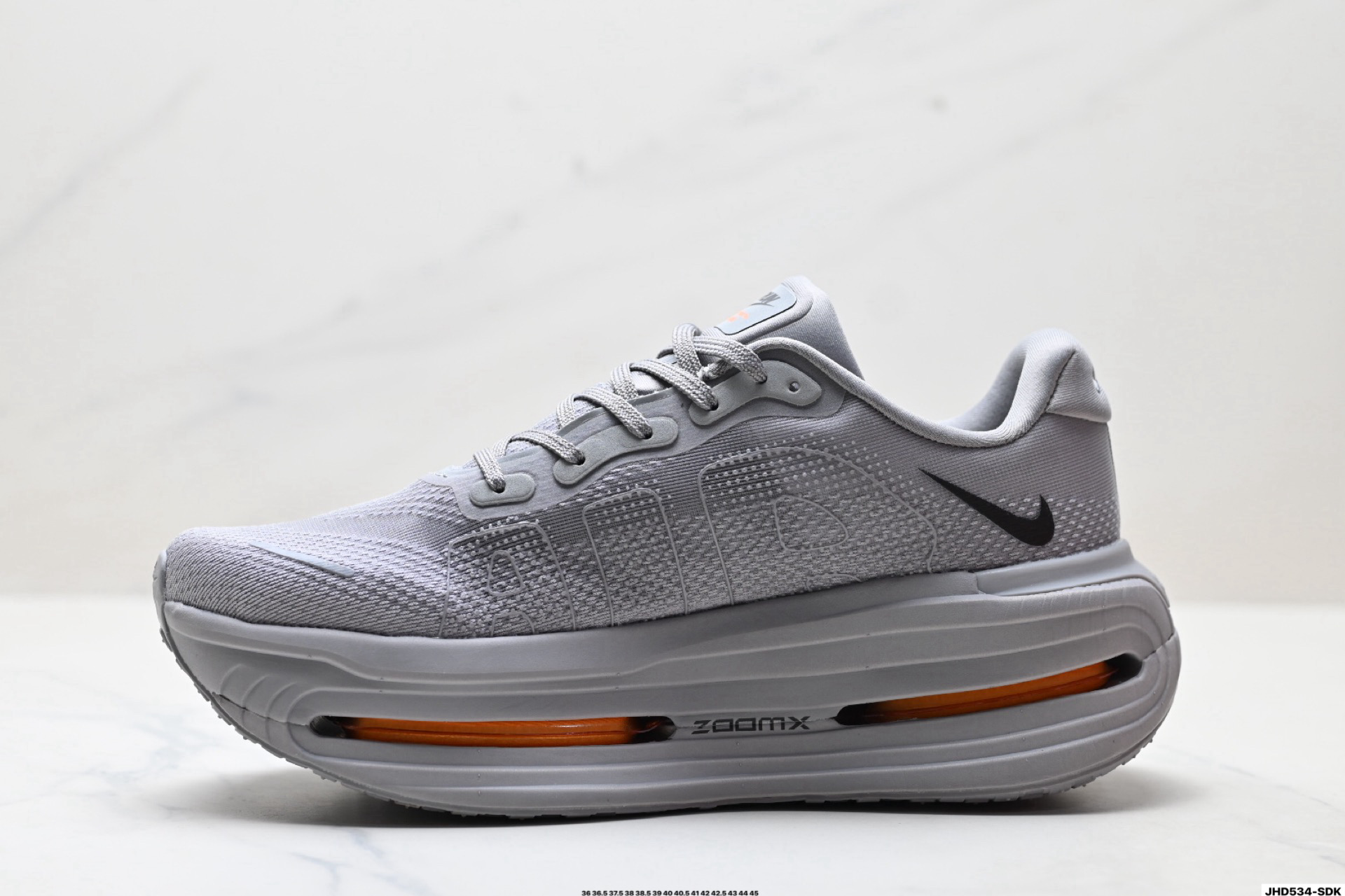 Nike Vomero Premium: Comodidad y amortiguación para tus carreras diarias 4 i1754290426832 5177 0 2