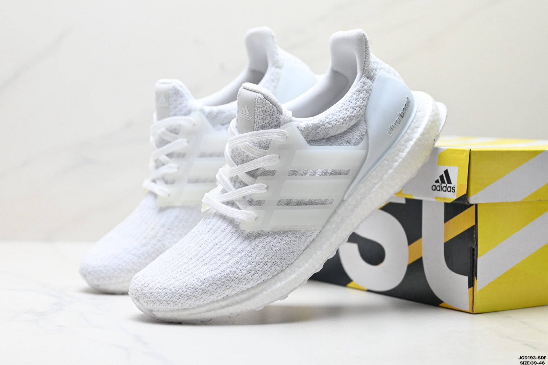 AdidUltraboost 阿迪达斯 耐磨缓震休闲运动跑鞋 BA8920