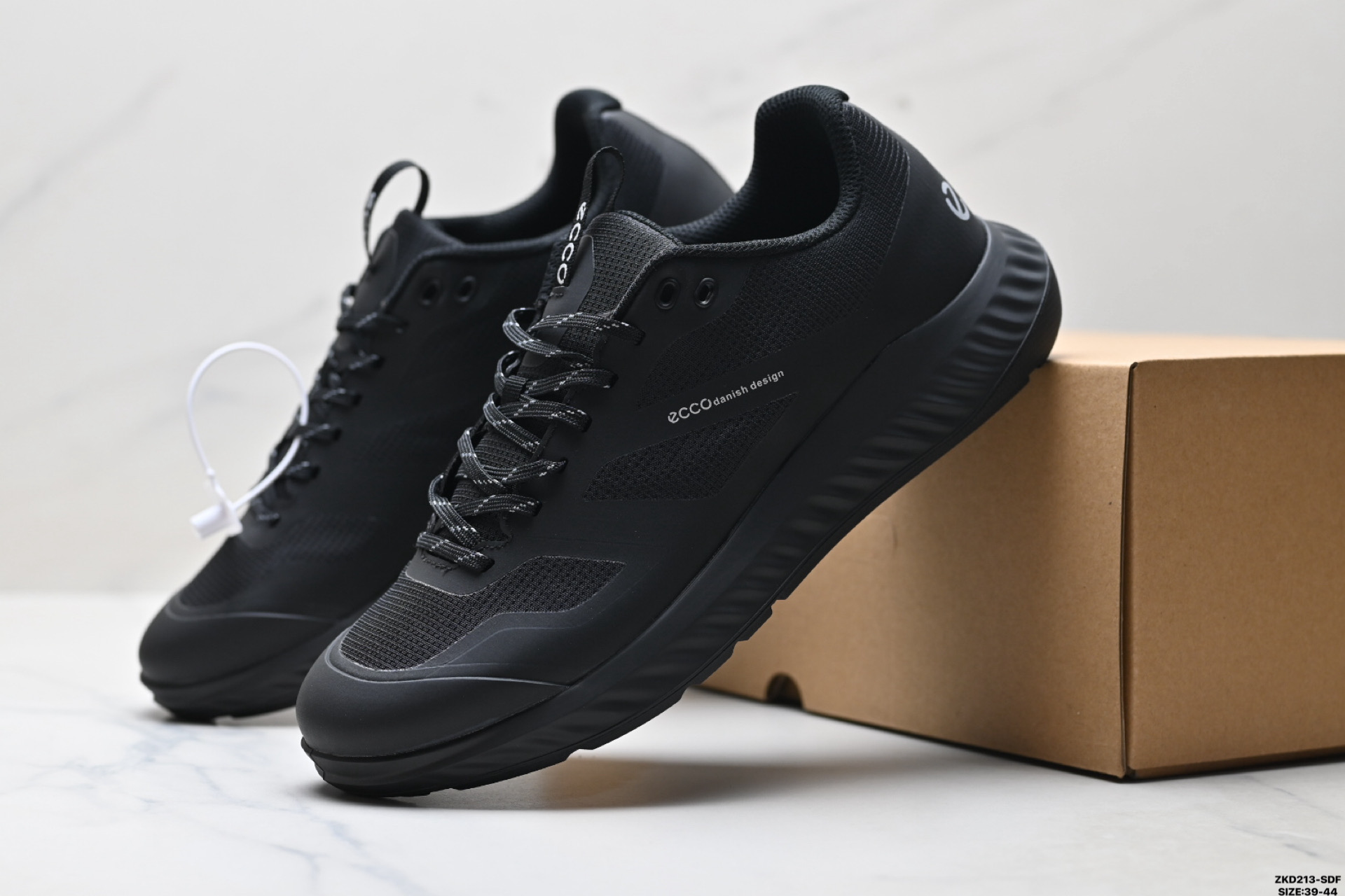 ECCO爱步 COLOUR DESCRIPTION运动百搭跑步健身鞋 875825-268