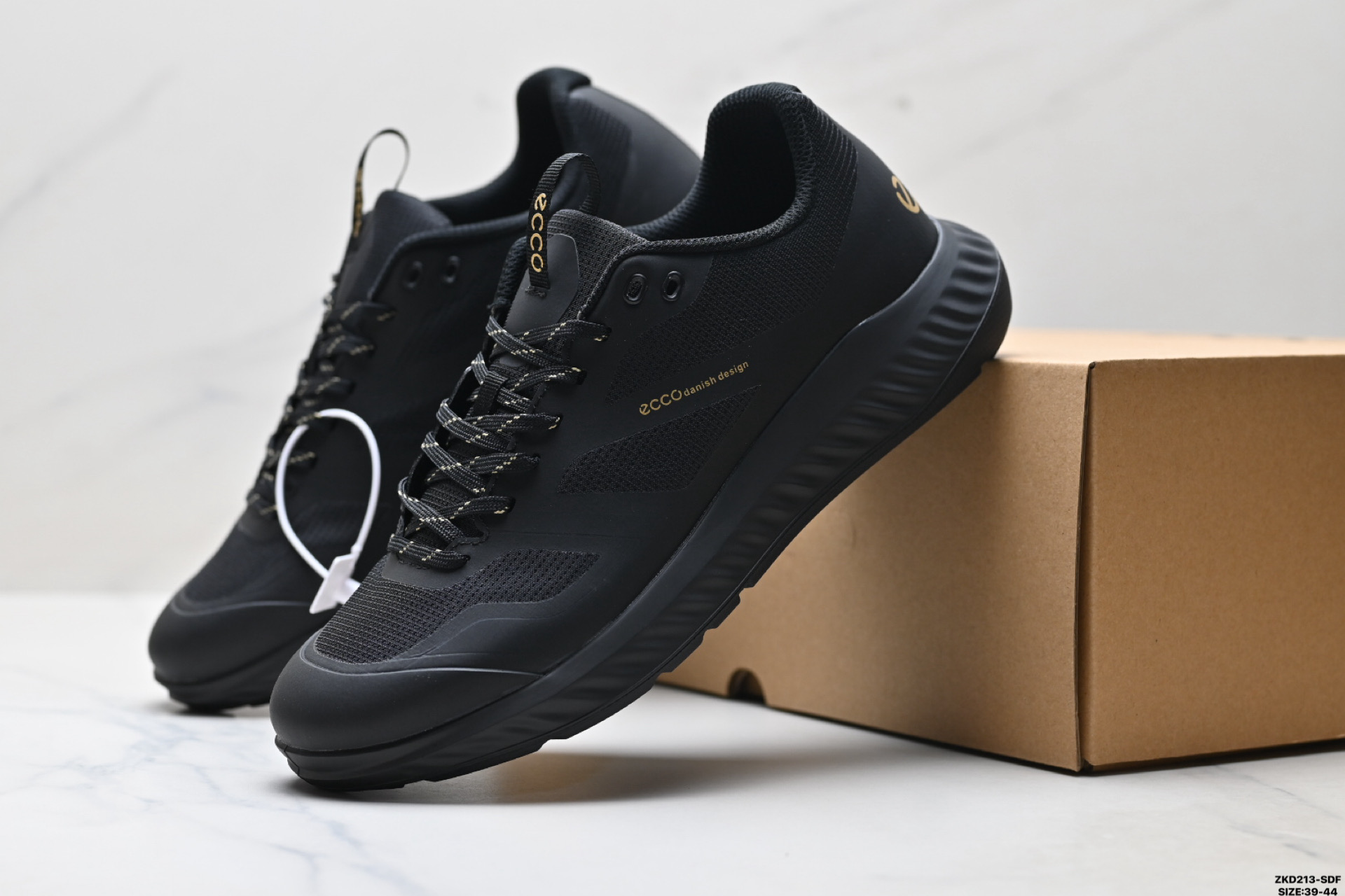 ECCO爱步 COLOUR DESCRIPTION运动百搭跑步健身鞋 875825-268