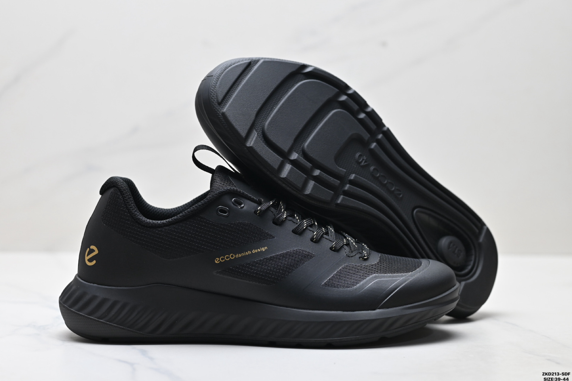 ECCO爱步 COLOUR DESCRIPTION运动百搭跑步健身鞋 875825-268