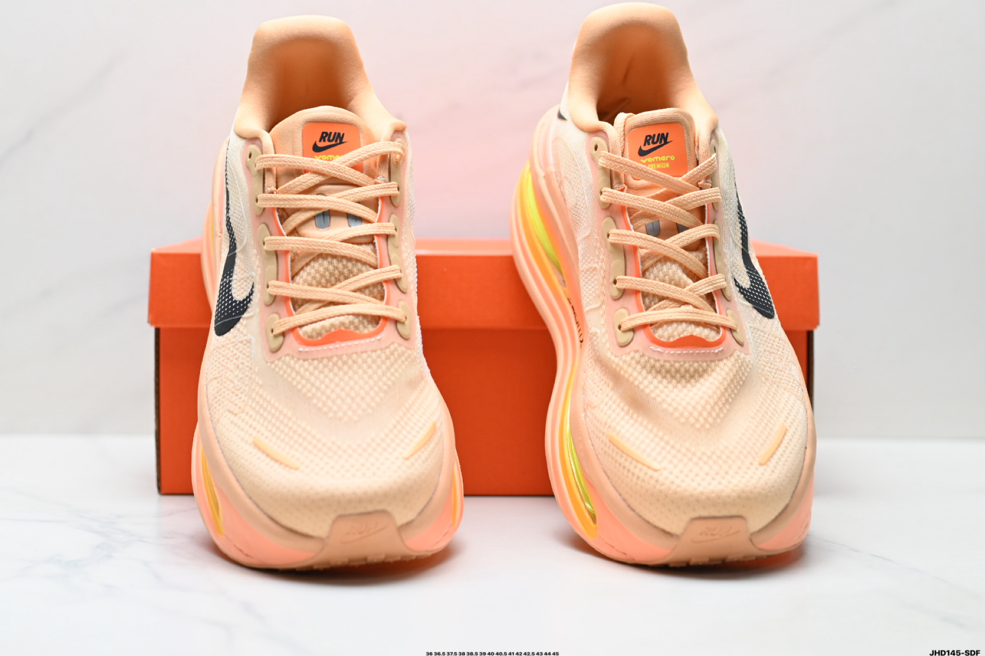 Nike VOMERO PREMIUM 耐克 舒适减震防滑 低帮跑步鞋  HQ2050-100