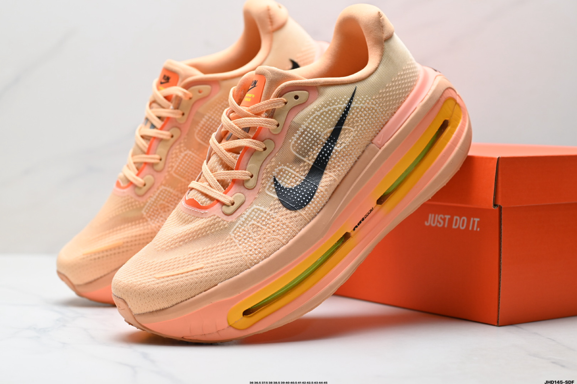 Nike VOMERO PREMIUM 耐克 舒适减震防滑 低帮跑步鞋  HQ2050-100