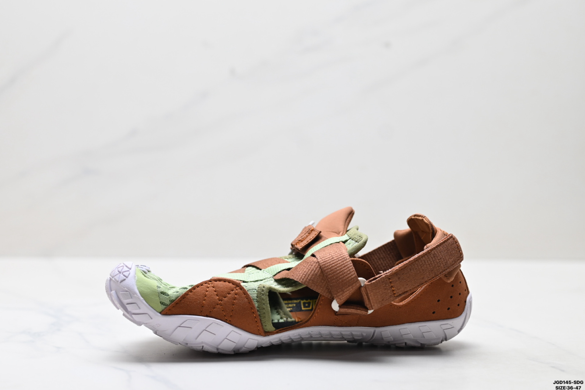 SUICOKE 五指鞋 套脚 防滑 低帮 运动 沙滩鞋 SUICOKE是日本一家运动休闲凉鞋品牌  S20MLC1