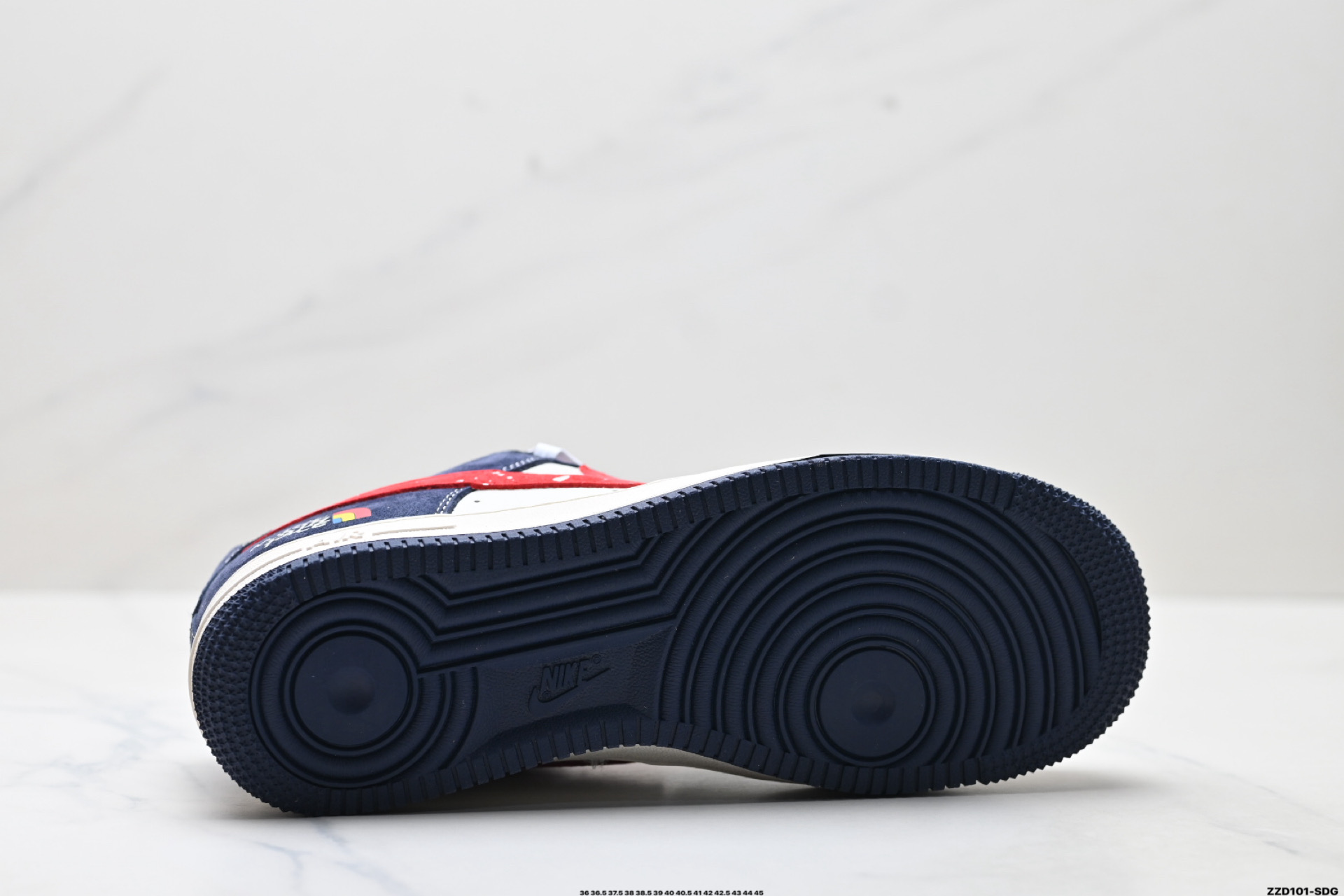 NIKE AIR FORCE 1‘07 LV8  HS8068-045