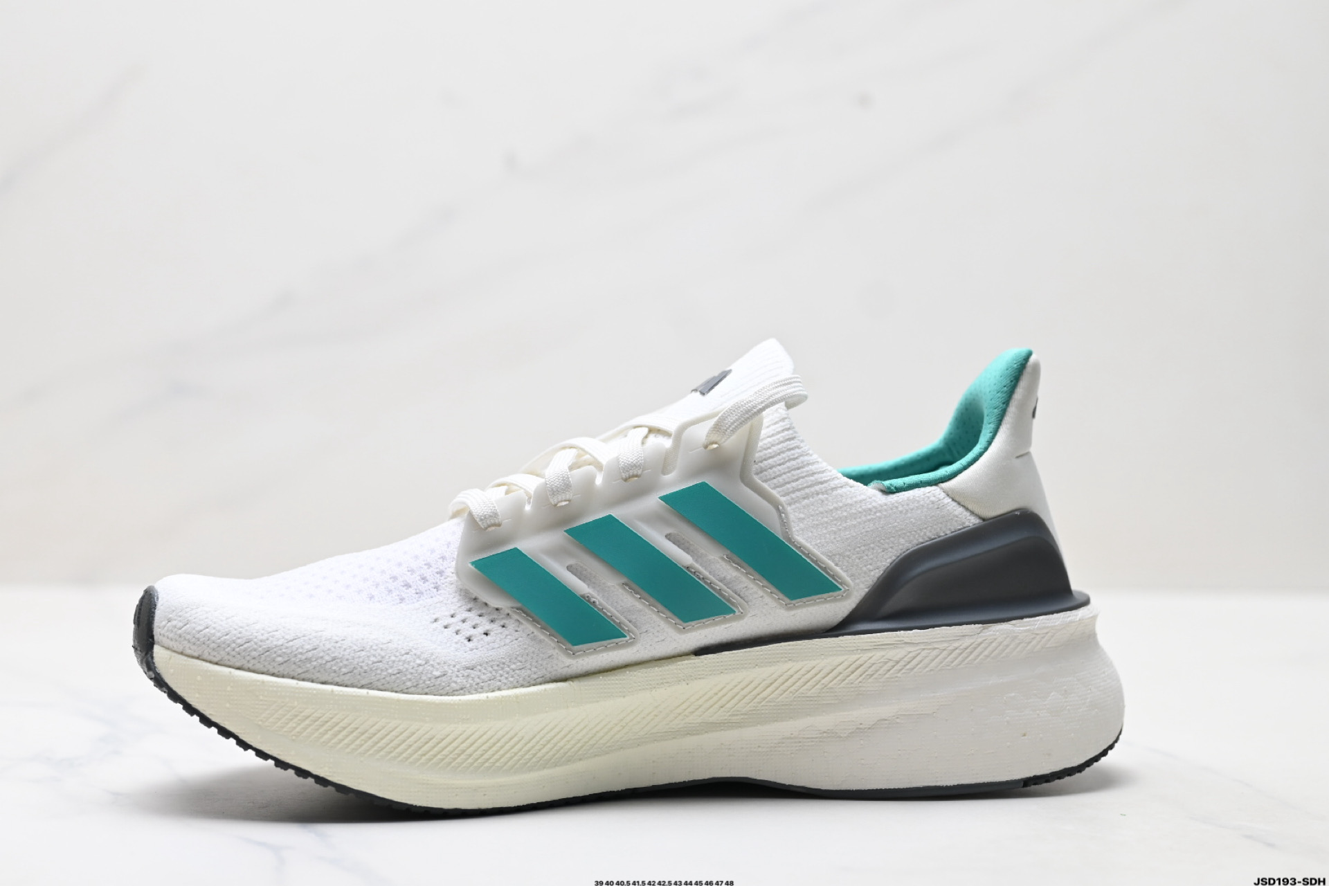 AdidUltraboost 5 阿迪达斯 耐磨缓震休闲运动跑鞋  JQ2903