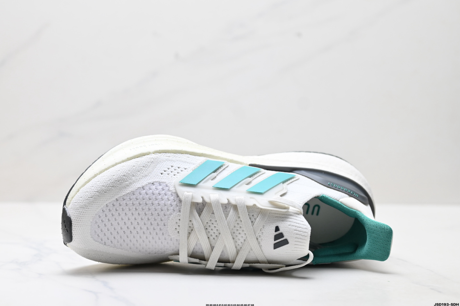 AdidUltraboost 5 阿迪达斯 耐磨缓震休闲运动跑鞋  JQ2903