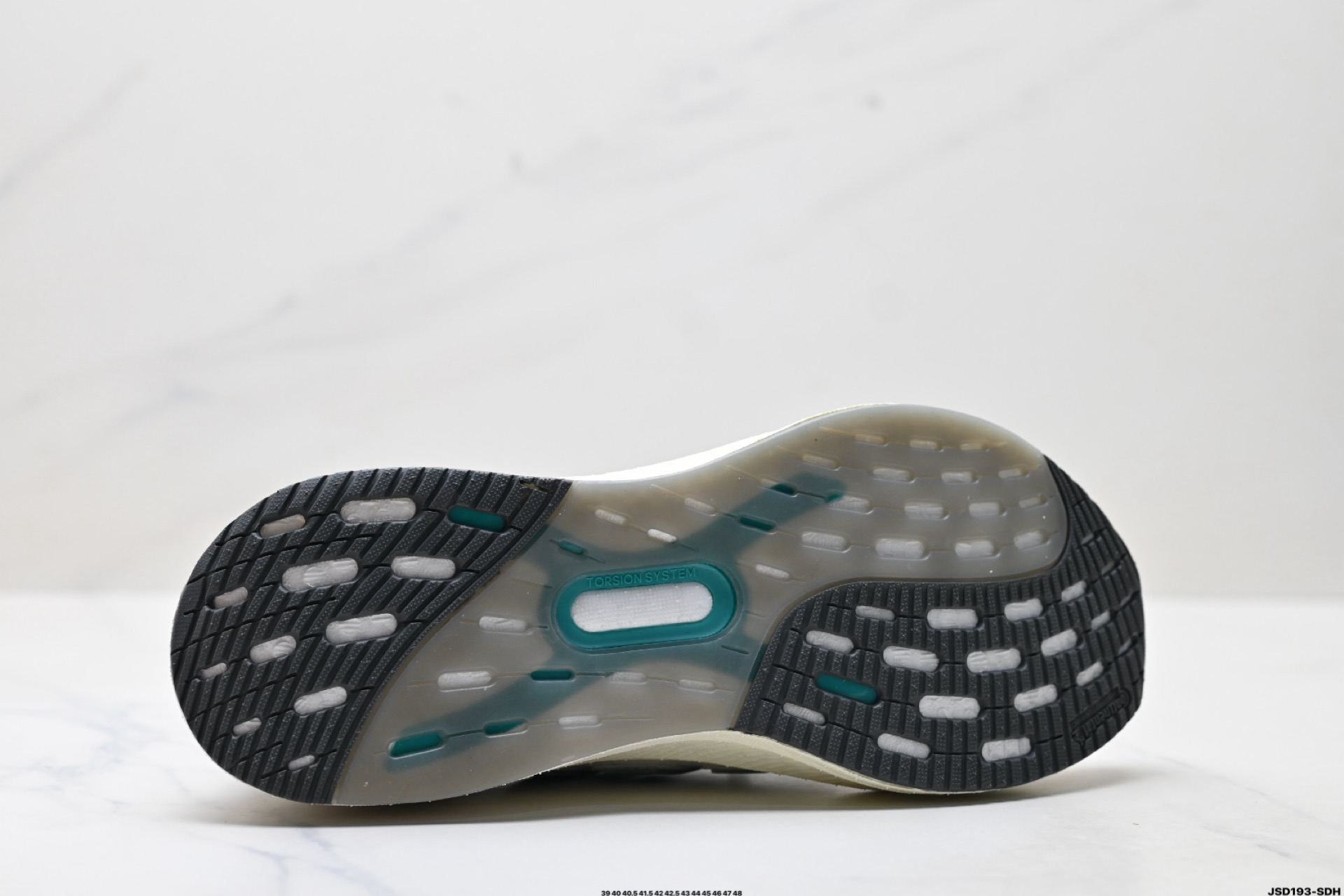 AdidUltraboost 5 阿迪达斯 耐磨缓震休闲运动跑鞋  JQ2903