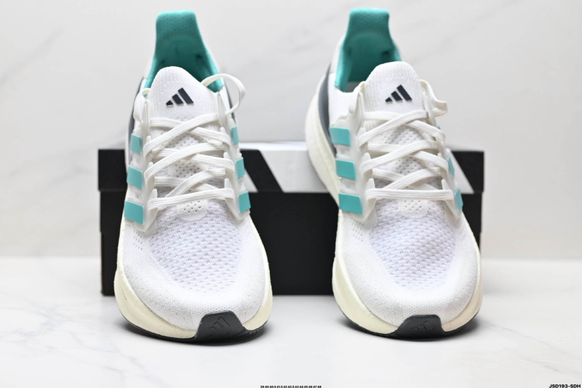 AdidUltraboost 5 阿迪达斯 耐磨缓震休闲运动跑鞋  JQ2903