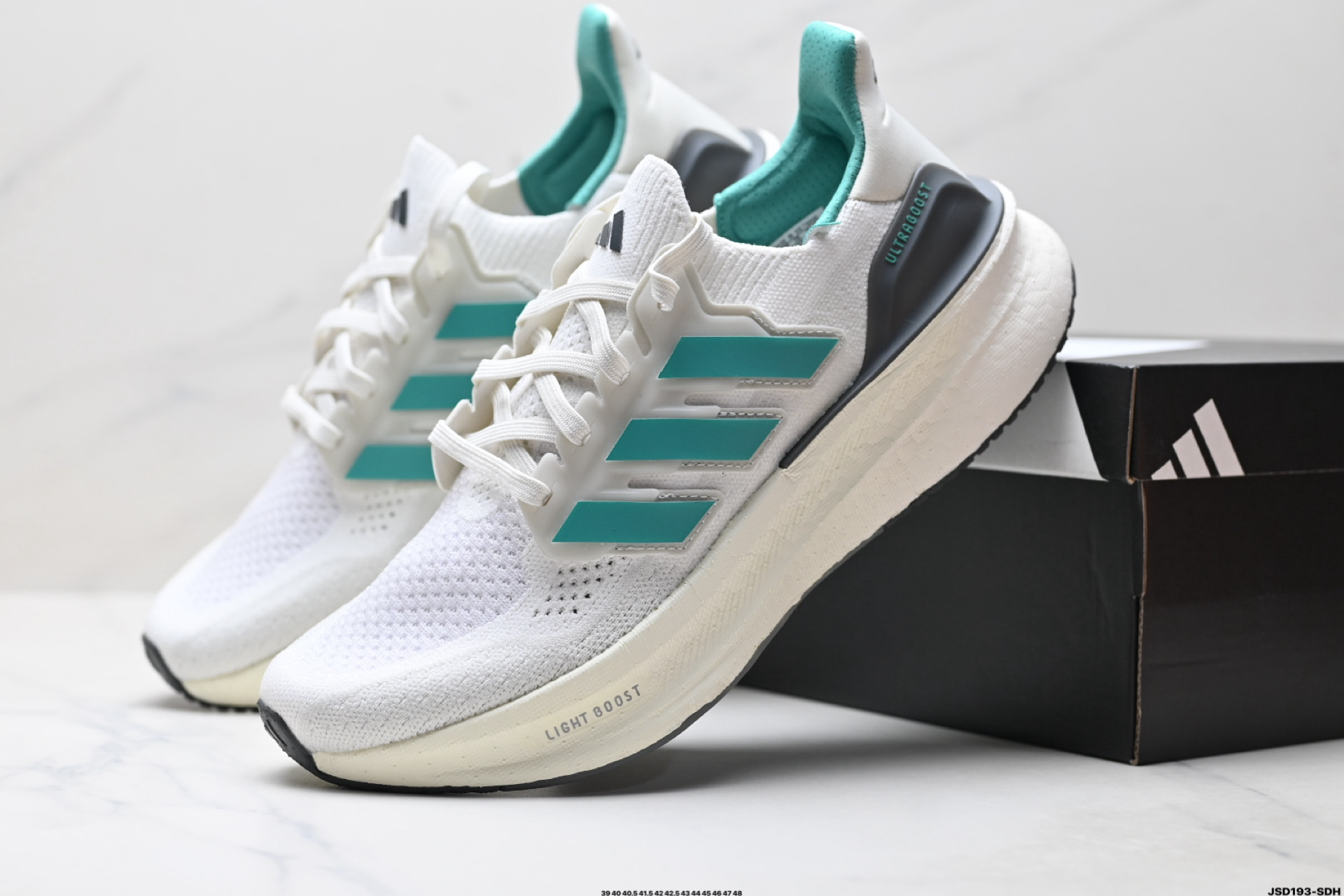 AdidUltraboost 5 阿迪达斯 耐磨缓震休闲运动跑鞋  JQ2903