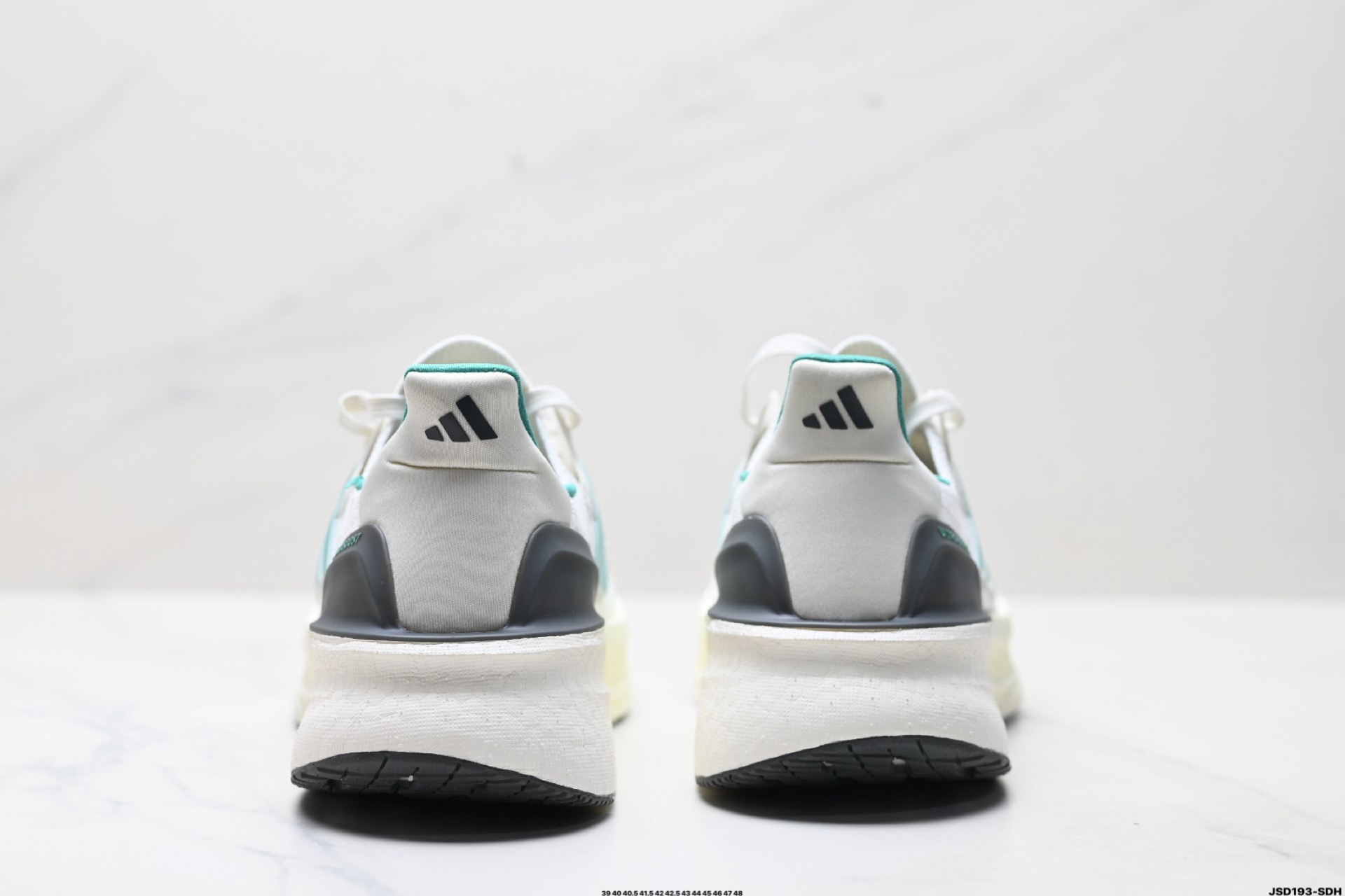 AdidUltraboost 5 阿迪达斯 耐磨缓震休闲运动跑鞋  JQ2903