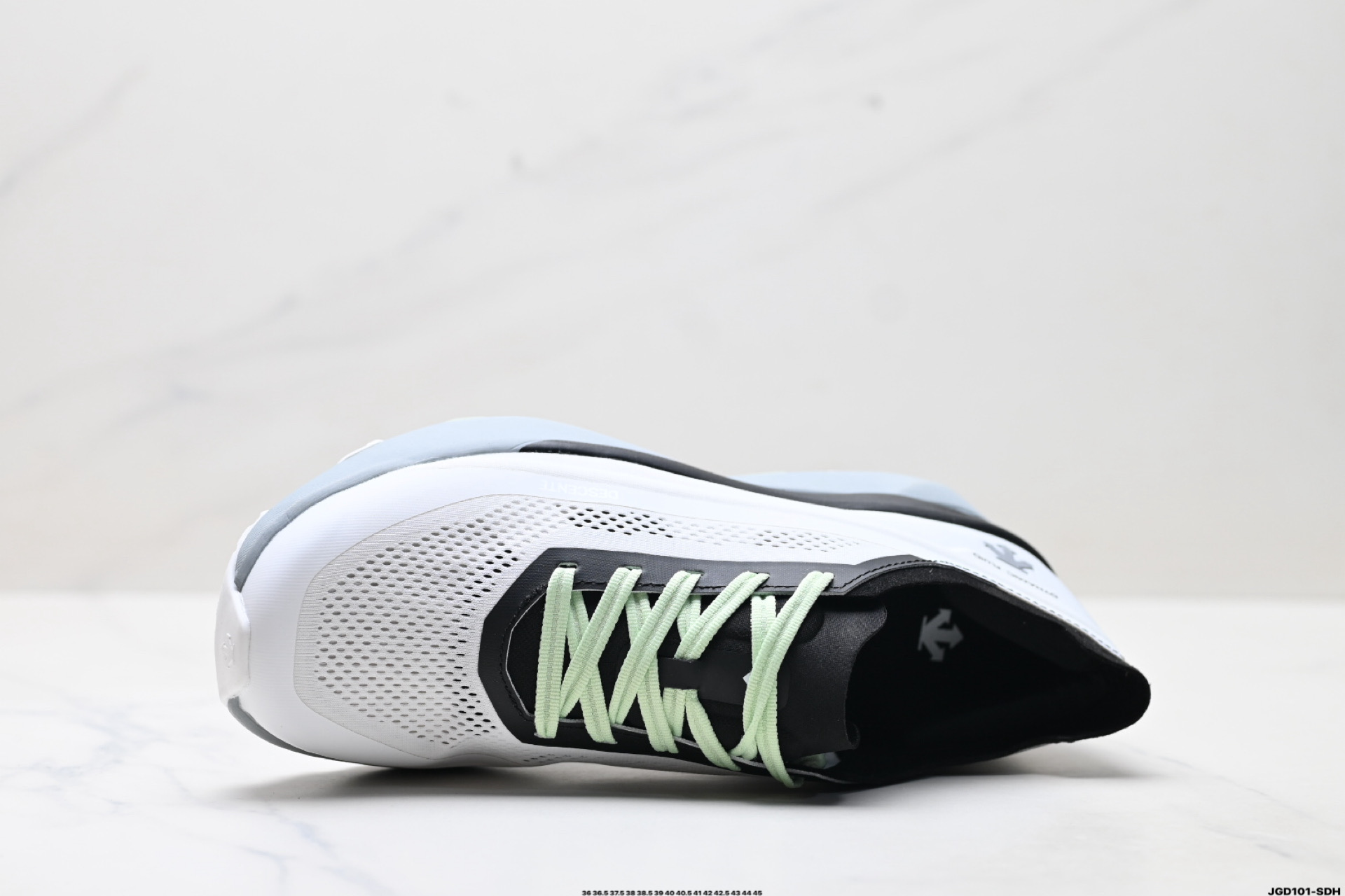 190 迪桑特DESCENTE ENERZITE FLUID 2.0 DF 2.0 WIRE 舒适 低帮跑步鞋 D4231RRN29