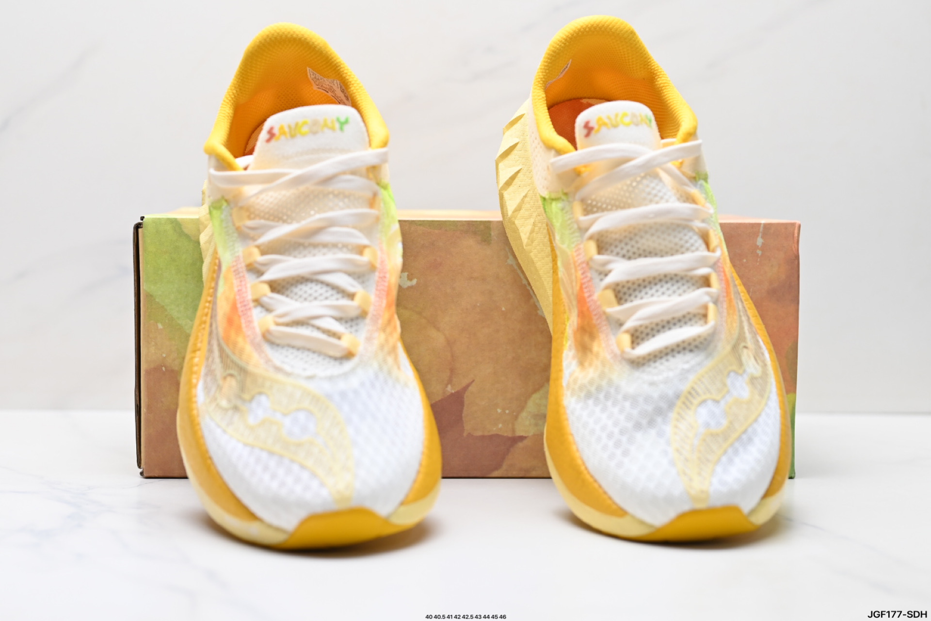 SAUCONY索康尼 ENDORPHIN PRO系列啡鹏4男女低帮缓震跑步鞋  S20939-129