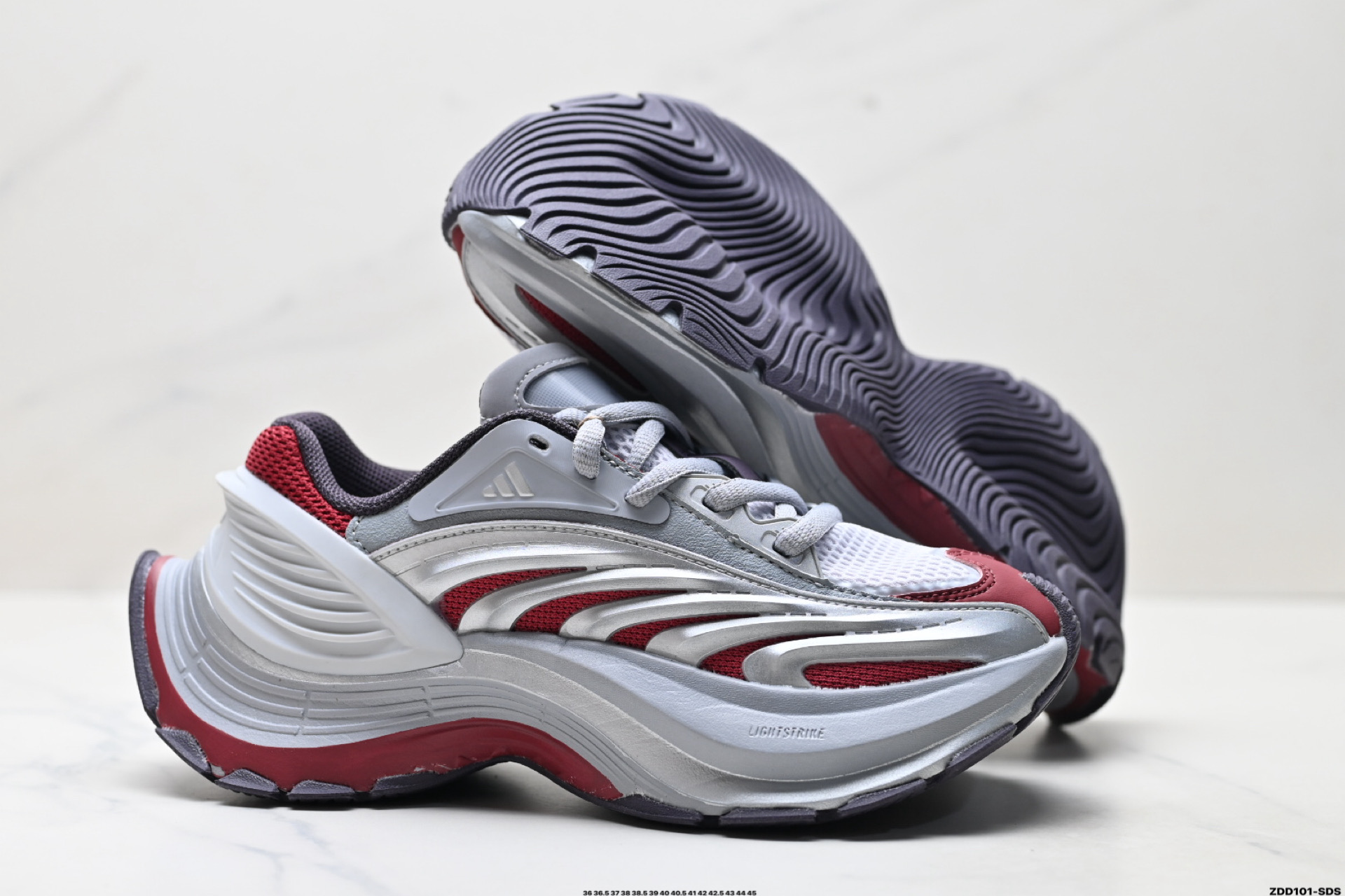 AdidXLG MTW系列 舒适防滑透气 低帮 阿迪达斯 休闲跑步鞋 IH1572