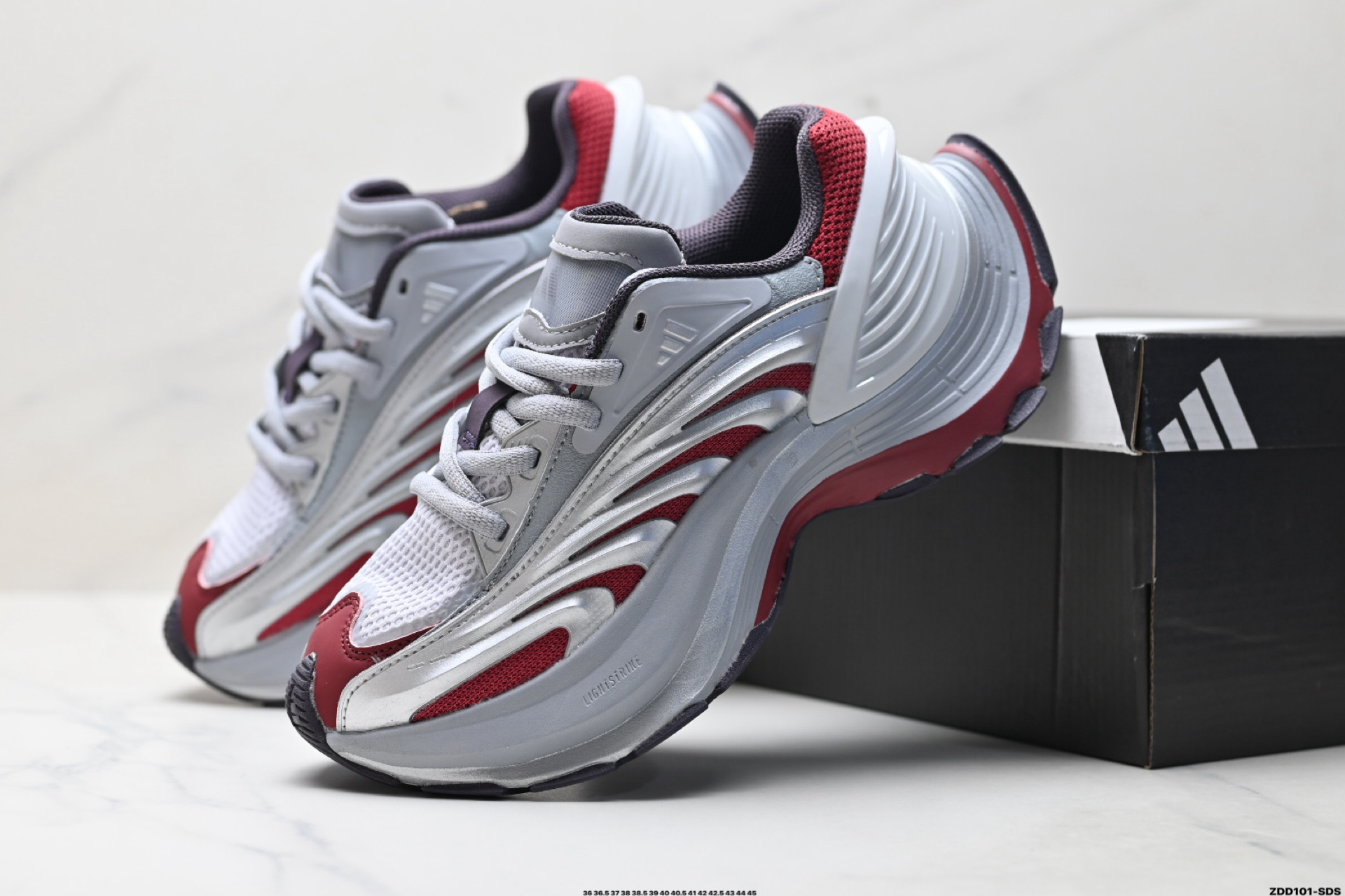 AdidXLG MTW系列 舒适防滑透气 低帮 阿迪达斯 休闲跑步鞋 IH1572