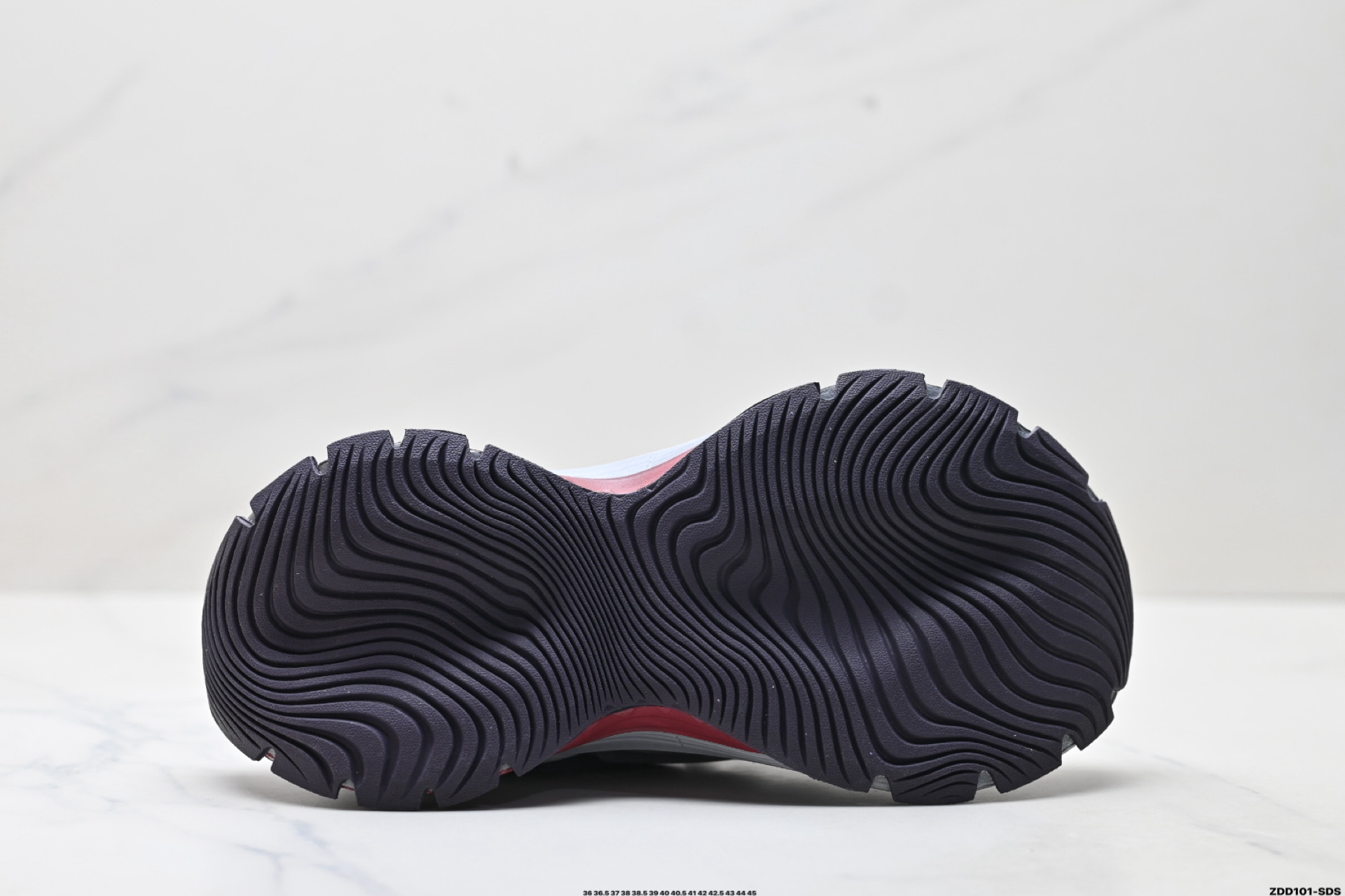 AdidXLG MTW系列 舒适防滑透气 低帮 阿迪达斯 休闲跑步鞋 IH1572