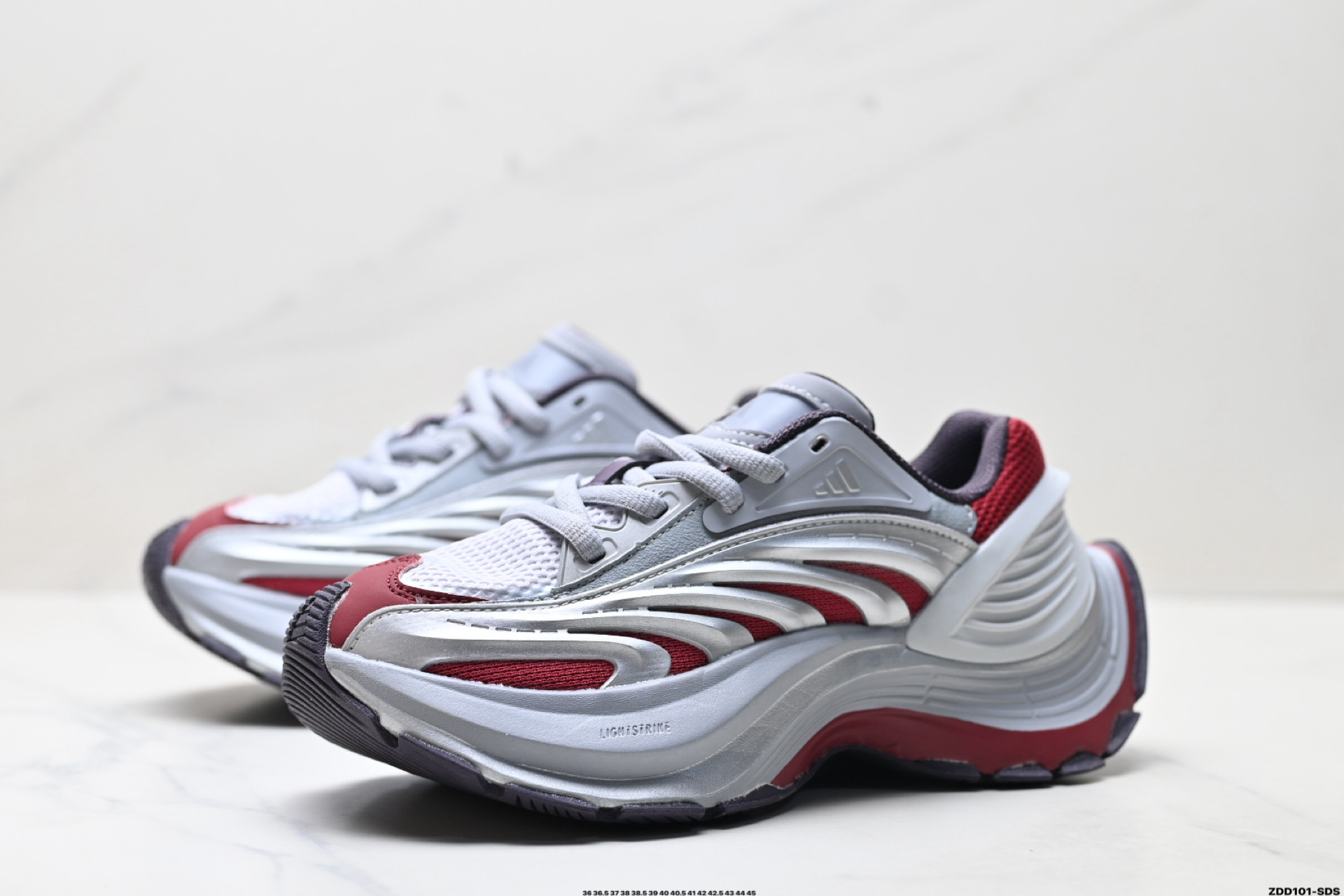 AdidXLG MTW系列 舒适防滑透气 低帮 阿迪达斯 休闲跑步鞋 IH1572