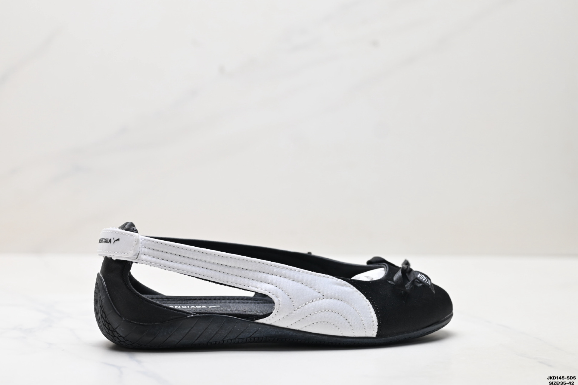 170 Balenciaga巴黎世家 x PUMA彪马 Speed 缎面 圆头魔术贴做旧 芭蕾舞鞋 406673-01