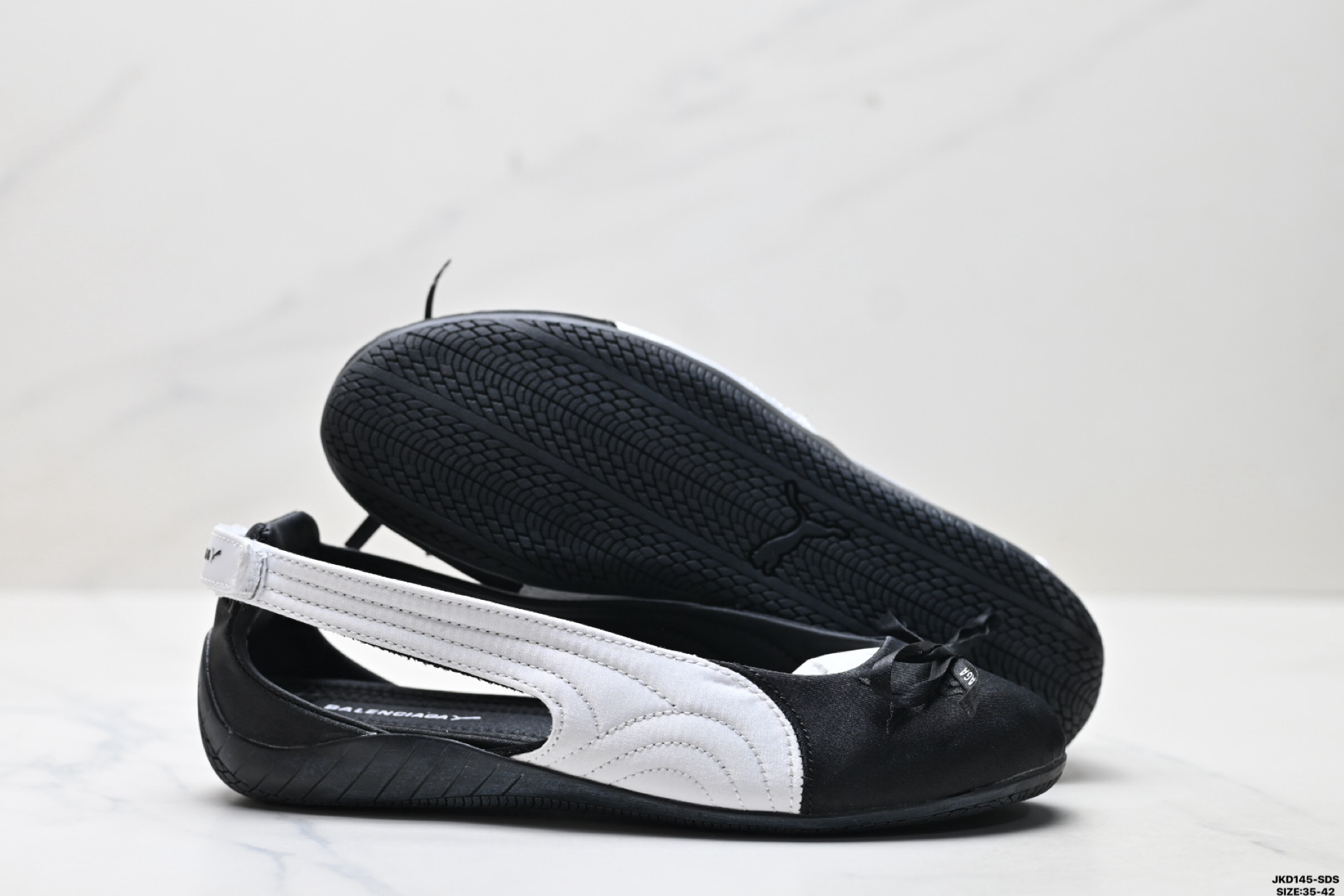 170 Balenciaga巴黎世家 x PUMA彪马 Speed 缎面 圆头魔术贴做旧 芭蕾舞鞋 406673-01