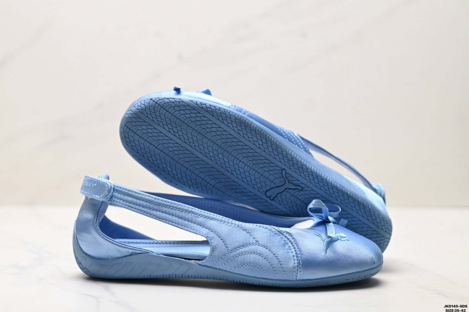 170 Balenciaga巴黎世家 x PUMA彪马 Speed 缎面 圆头魔术贴做旧 芭蕾舞鞋 406673-01