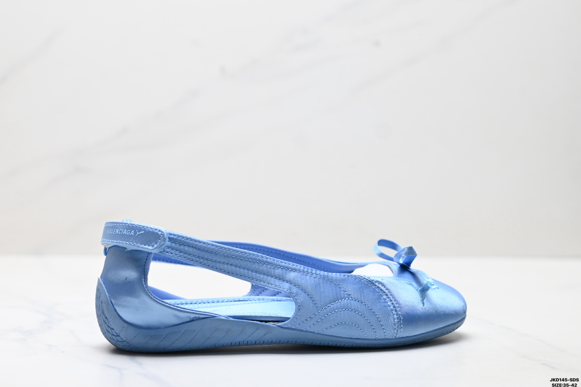 170 Balenciaga巴黎世家 x PUMA彪马 Speed 缎面 圆头魔术贴做旧 芭蕾舞鞋 406673-01