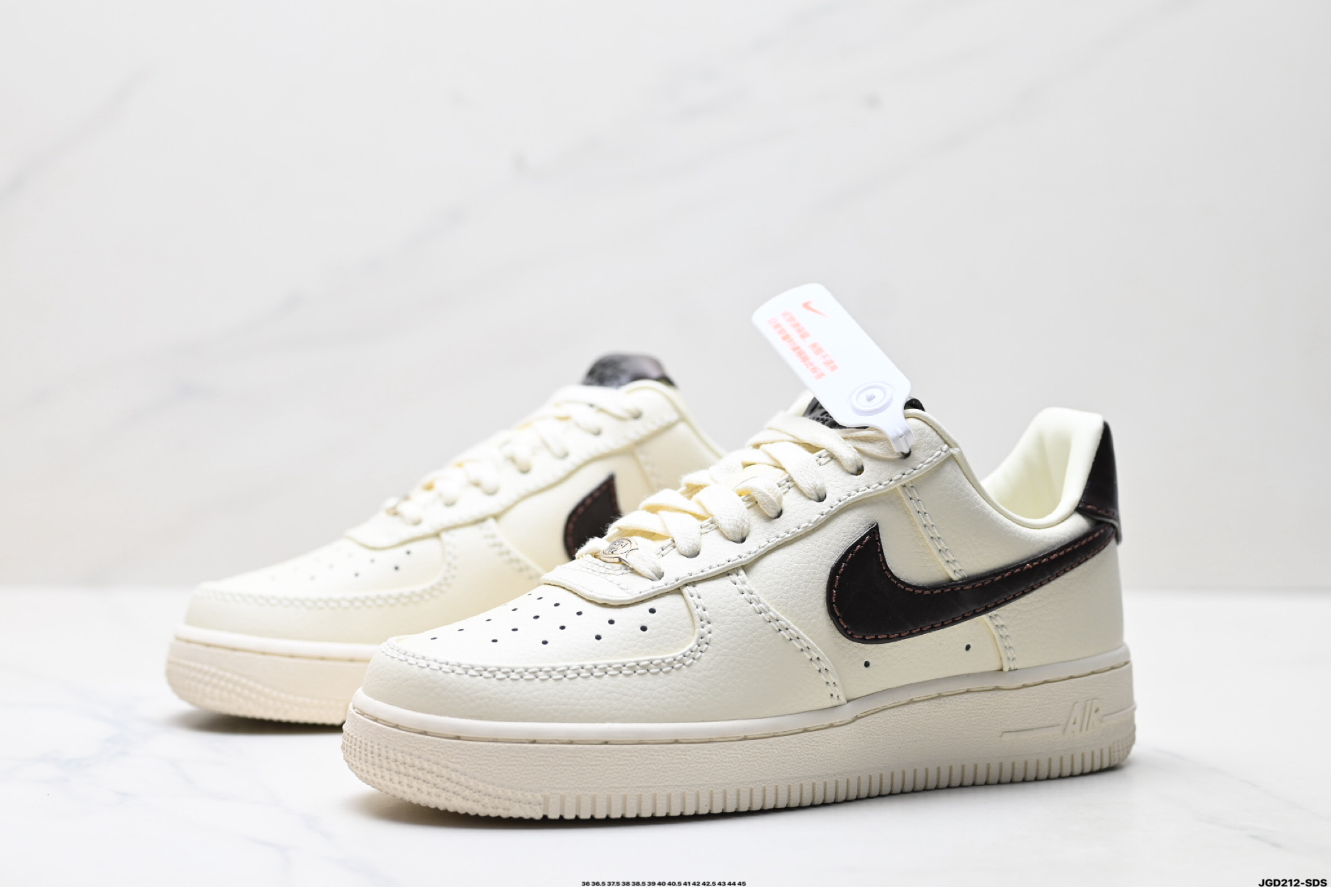 190 NIKE AIR FORCE 1‘07 LV8  IH7332-001