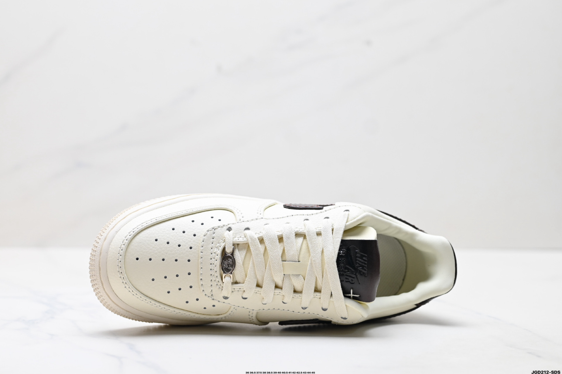 190 NIKE AIR FORCE 1‘07 LV8  IH7332-001