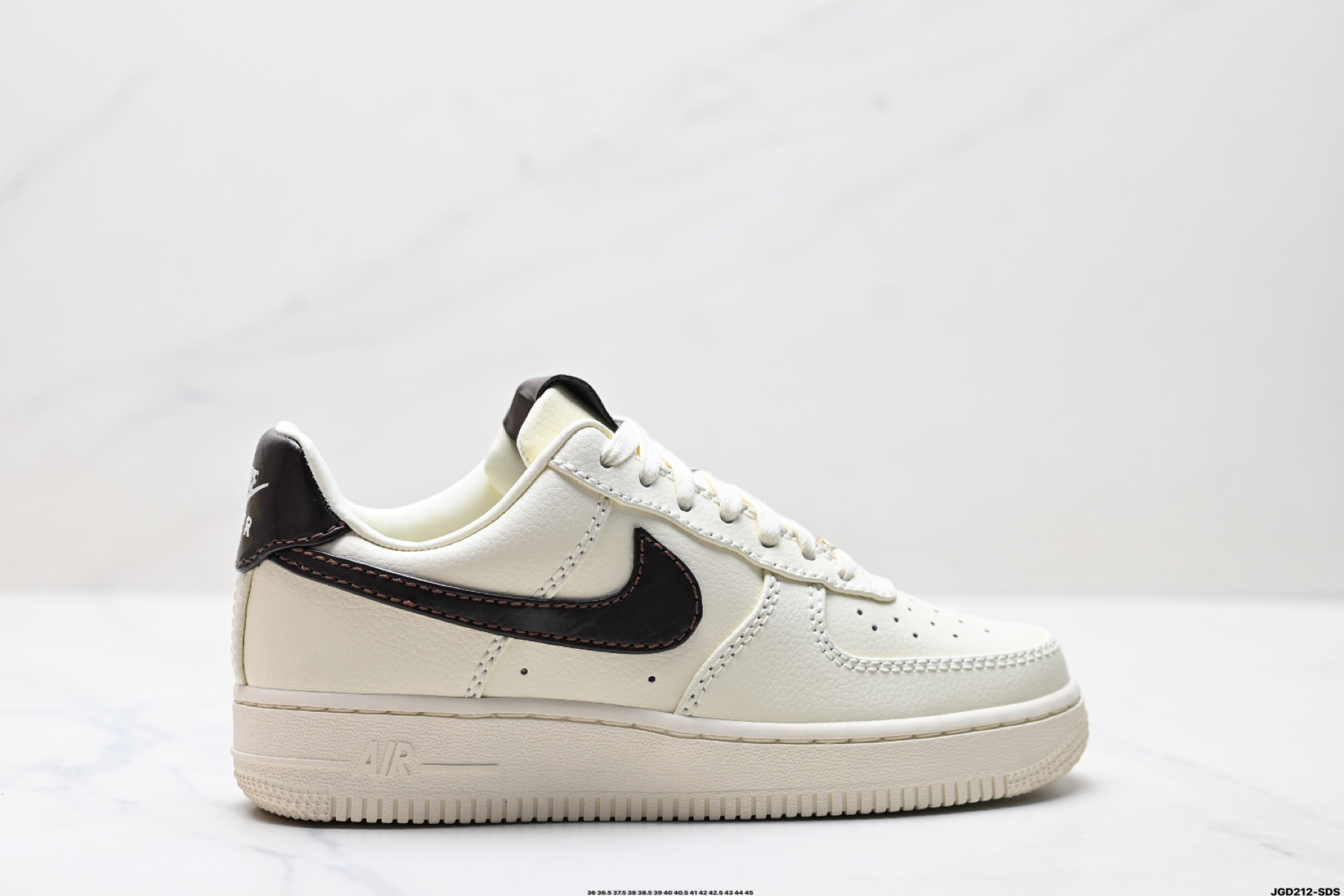 190 NIKE AIR FORCE 1‘07 LV8  IH7332-001