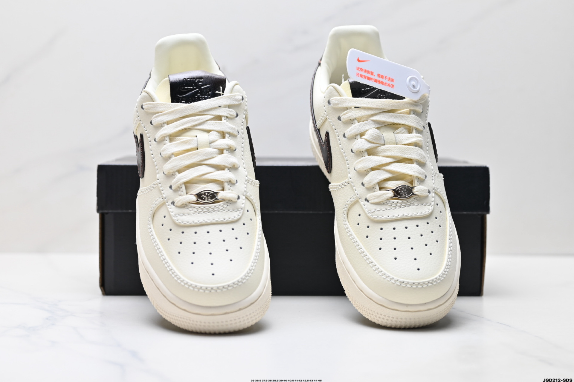 190 NIKE AIR FORCE 1‘07 LV8  IH7332-001