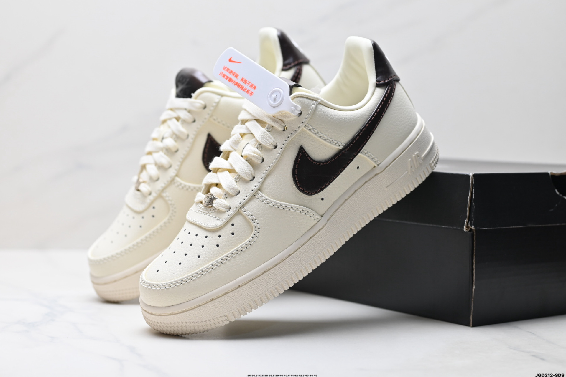 190 NIKE AIR FORCE 1‘07 LV8  IH7332-001