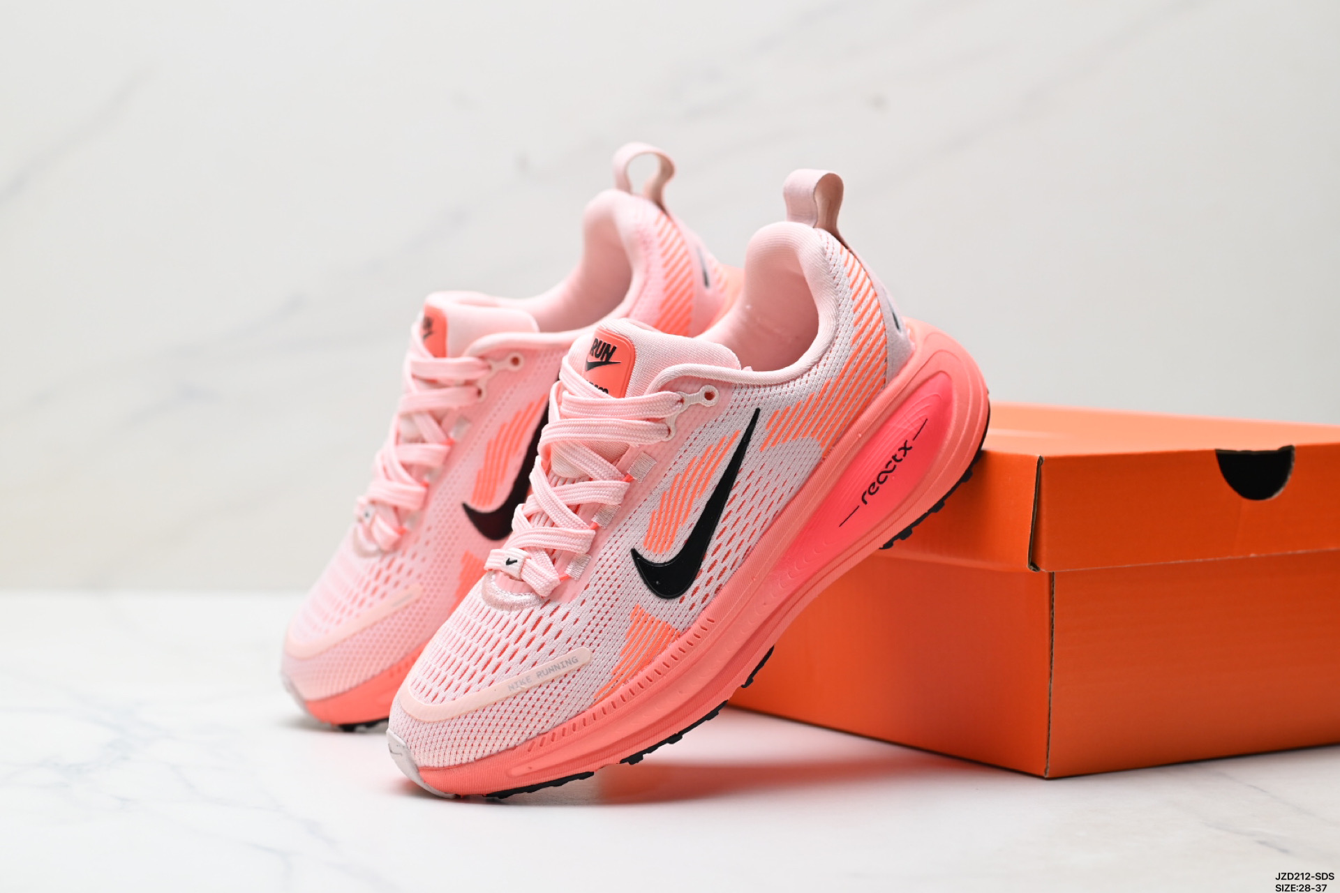 童鞋Nike VOMERO 18 耐克 舒适减震防滑 低帮跑步鞋  HQ2157-600