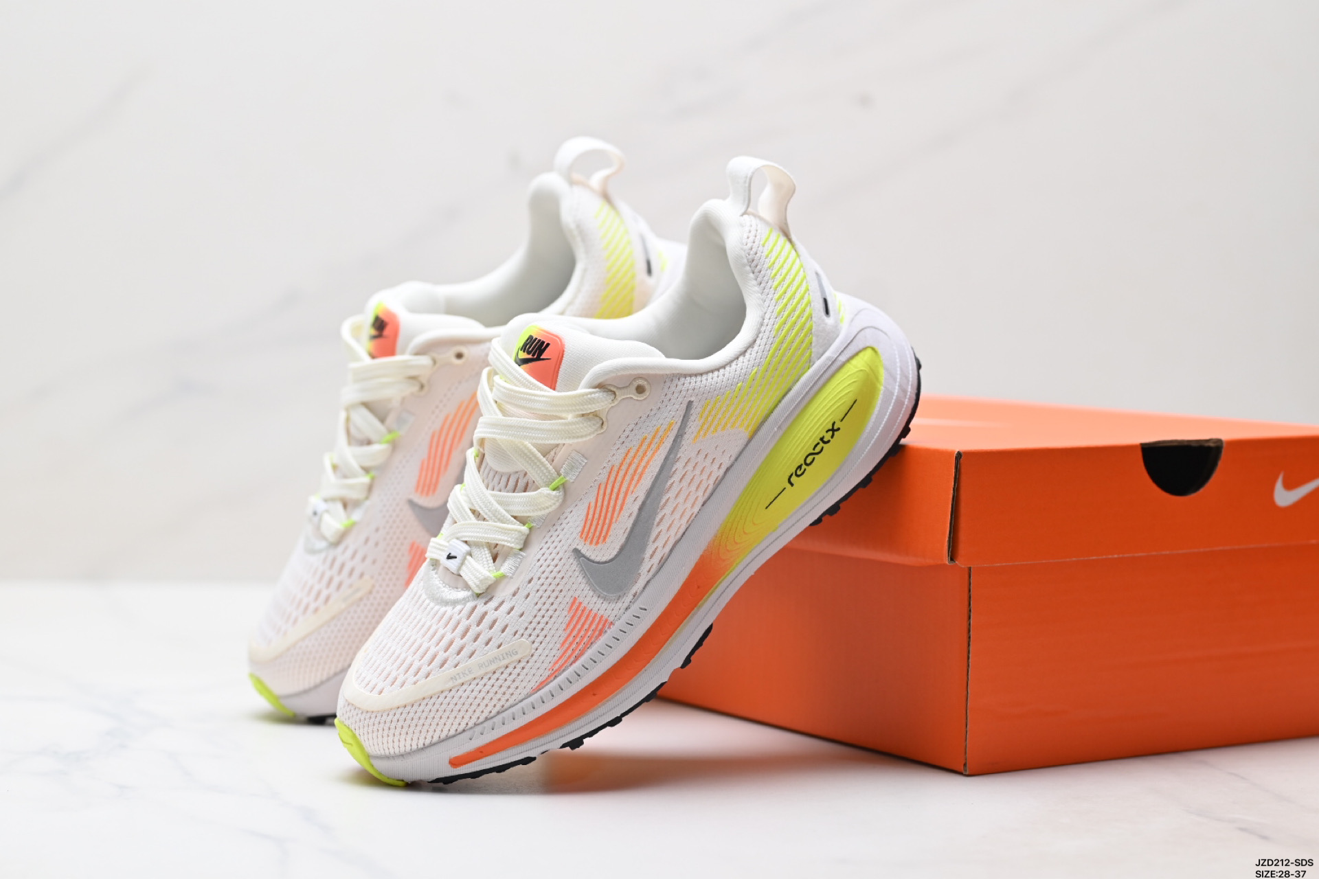 童鞋Nike VOMERO 18 耐克 舒适减震防滑 低帮跑步鞋  HQ2157-600