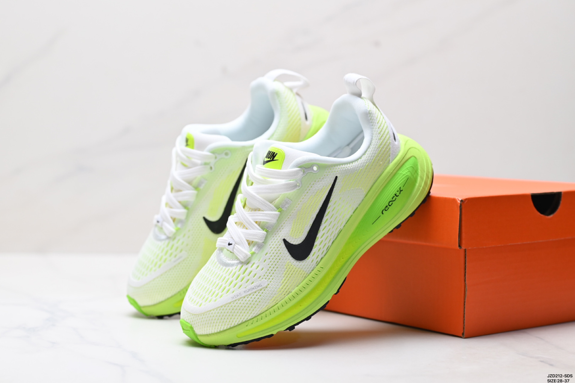 童鞋Nike VOMERO 18 耐克 舒适减震防滑 低帮跑步鞋  HQ2157-600