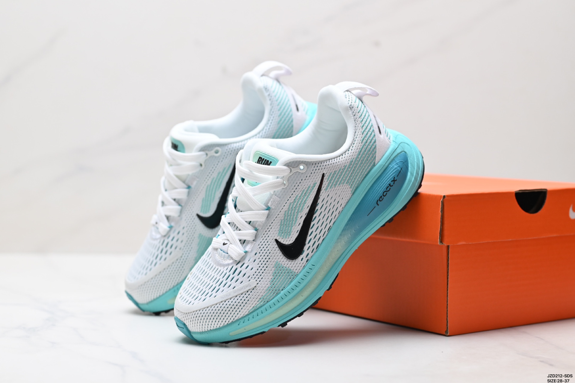 童鞋Nike VOMERO 18 耐克 舒适减震防滑 低帮跑步鞋  HQ2157-600