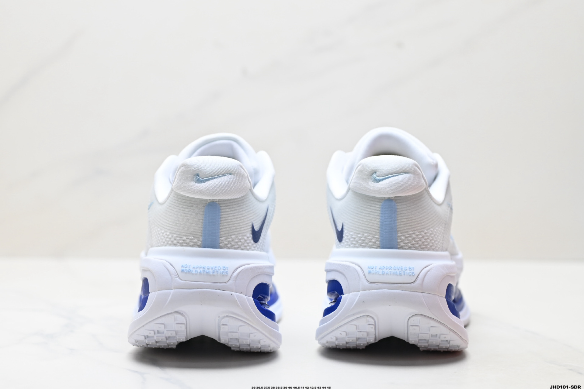 Nike VOMERO PREMIUM 耐克 舒适减震防滑 低帮跑步鞋  HQ2050-566