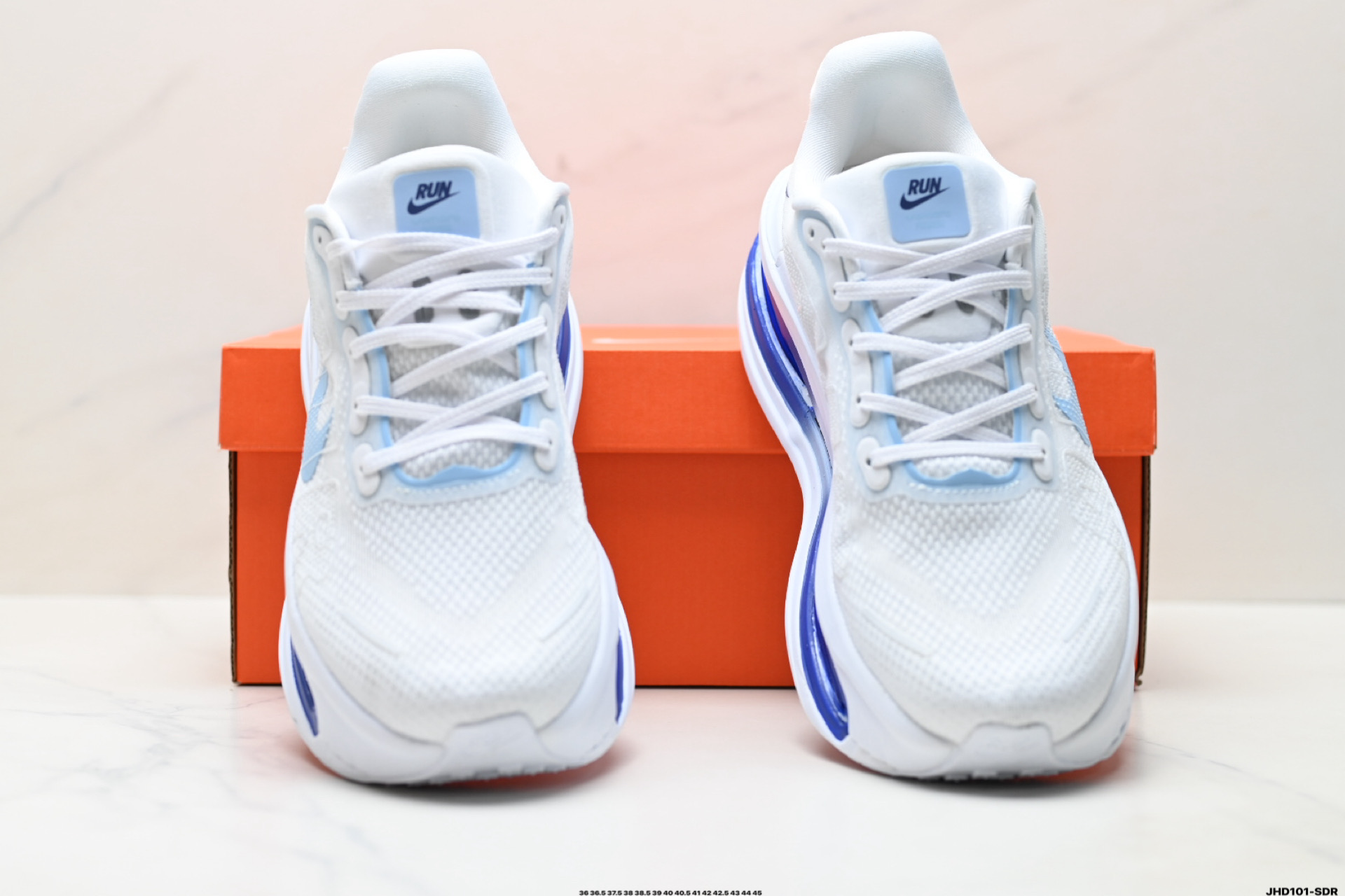 Nike VOMERO PREMIUM 耐克 舒适减震防滑 低帮跑步鞋  HQ2050-566