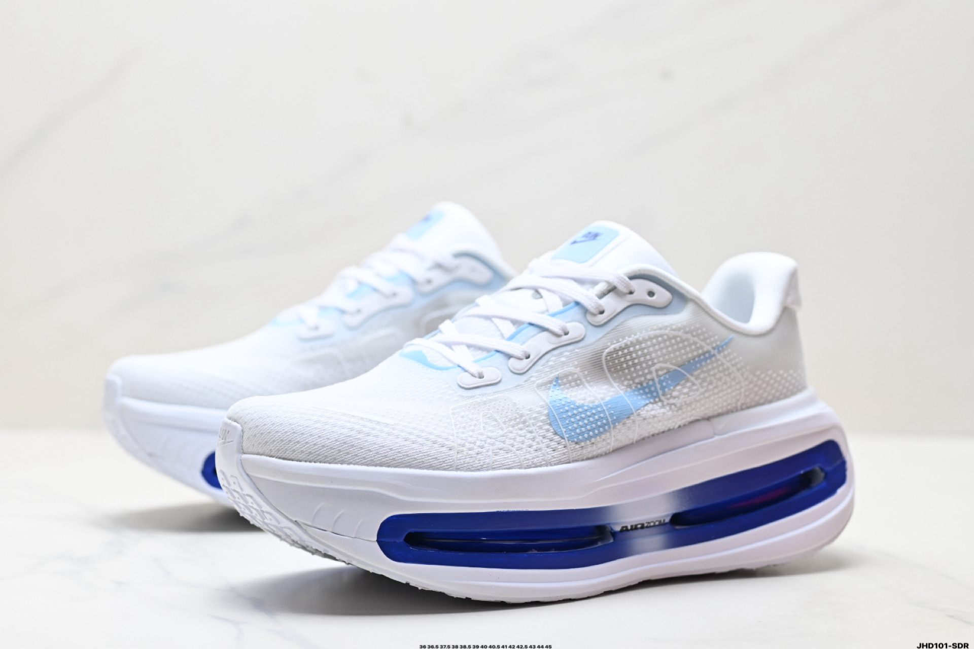 Nike VOMERO PREMIUM 耐克 舒适减震防滑 低帮跑步鞋  HQ2050-566