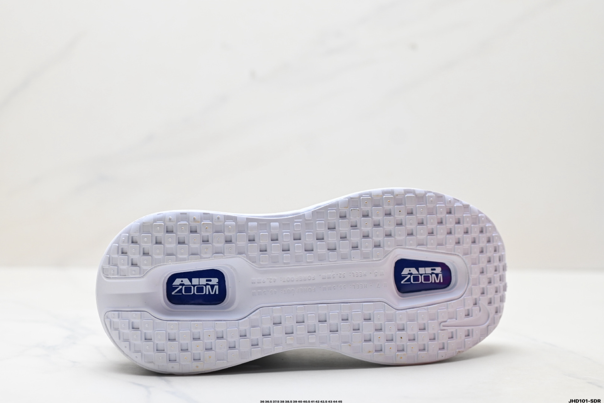 Nike VOMERO PREMIUM 耐克 舒适减震防滑 低帮跑步鞋  HQ2050-566