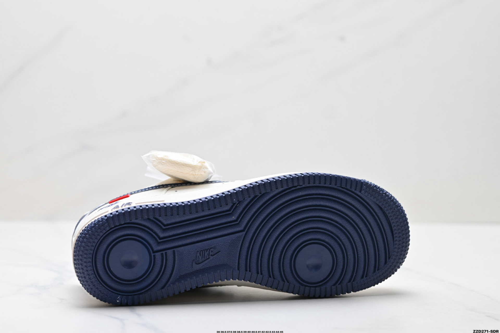 NIKE AIR FORCE 1‘07 LV8  HH7518-071