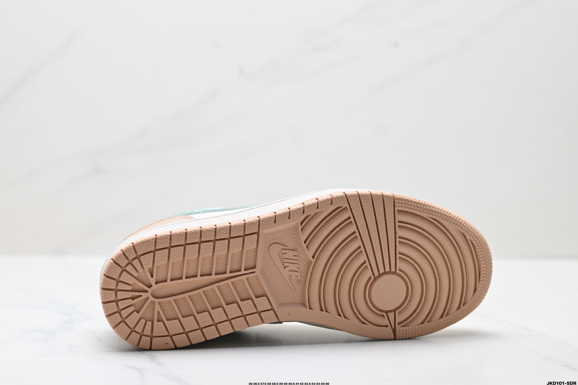 Nike Air Jordan 1 Low: Estilo Casual y Elegancia Deportiva en Cada Paso 10 i1754669500153 7072 0 8