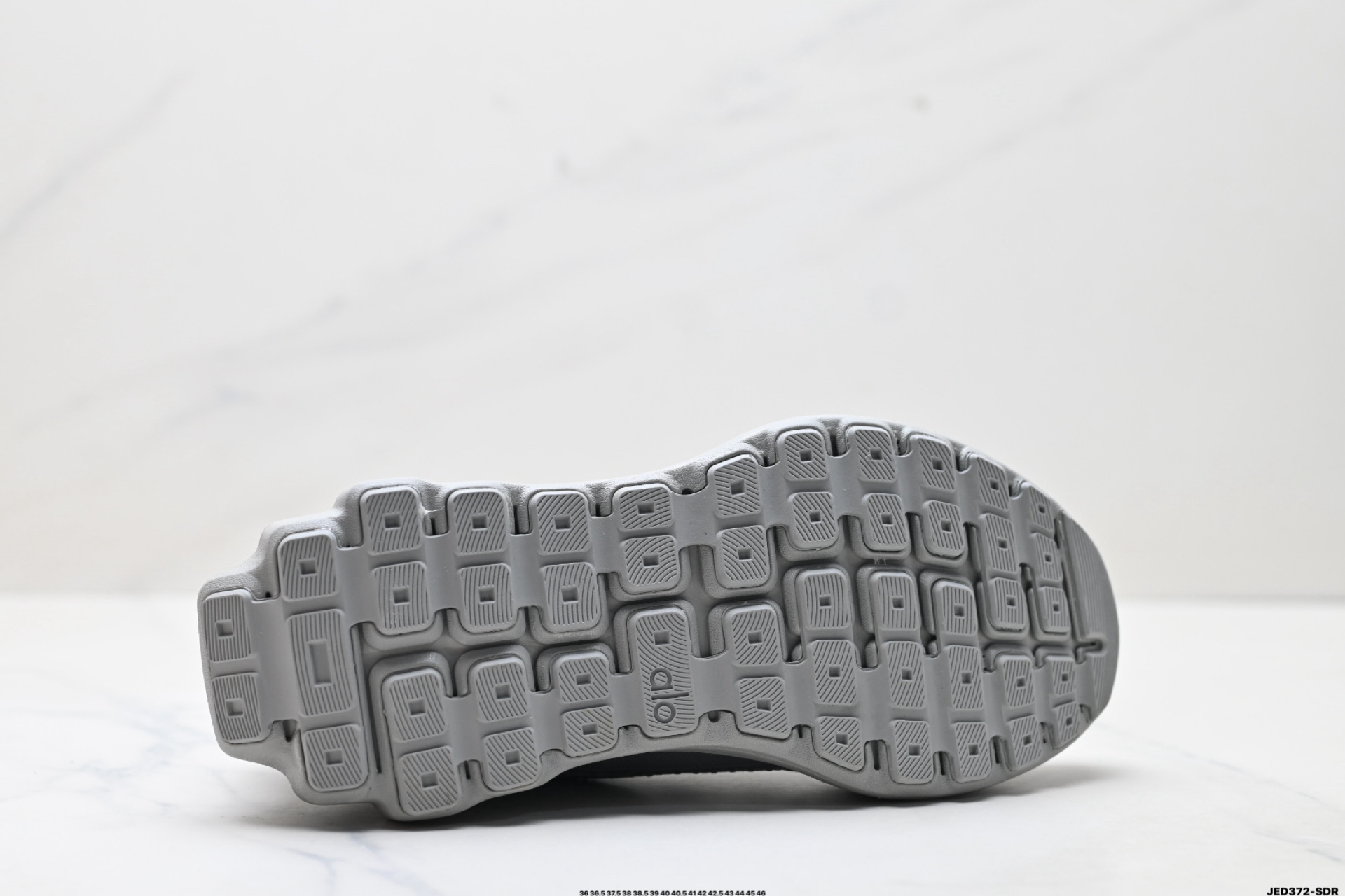 Alo Yoga Runner: Comodidad, Estilo y Rendimiento en Cada Paso 10 i1754669868741 6823 0 8