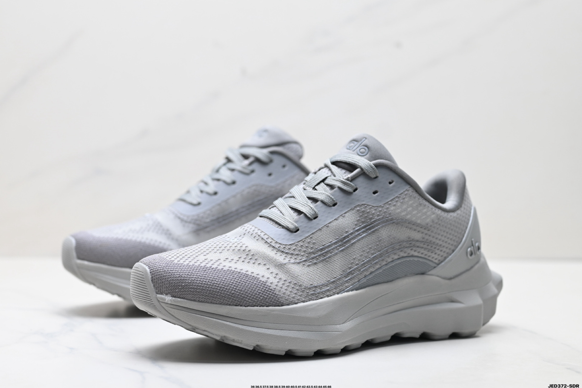 Alo Yoga Runner: Comodidad, Estilo y Rendimiento en Cada Paso 5 i1754669869300 1648 0 3