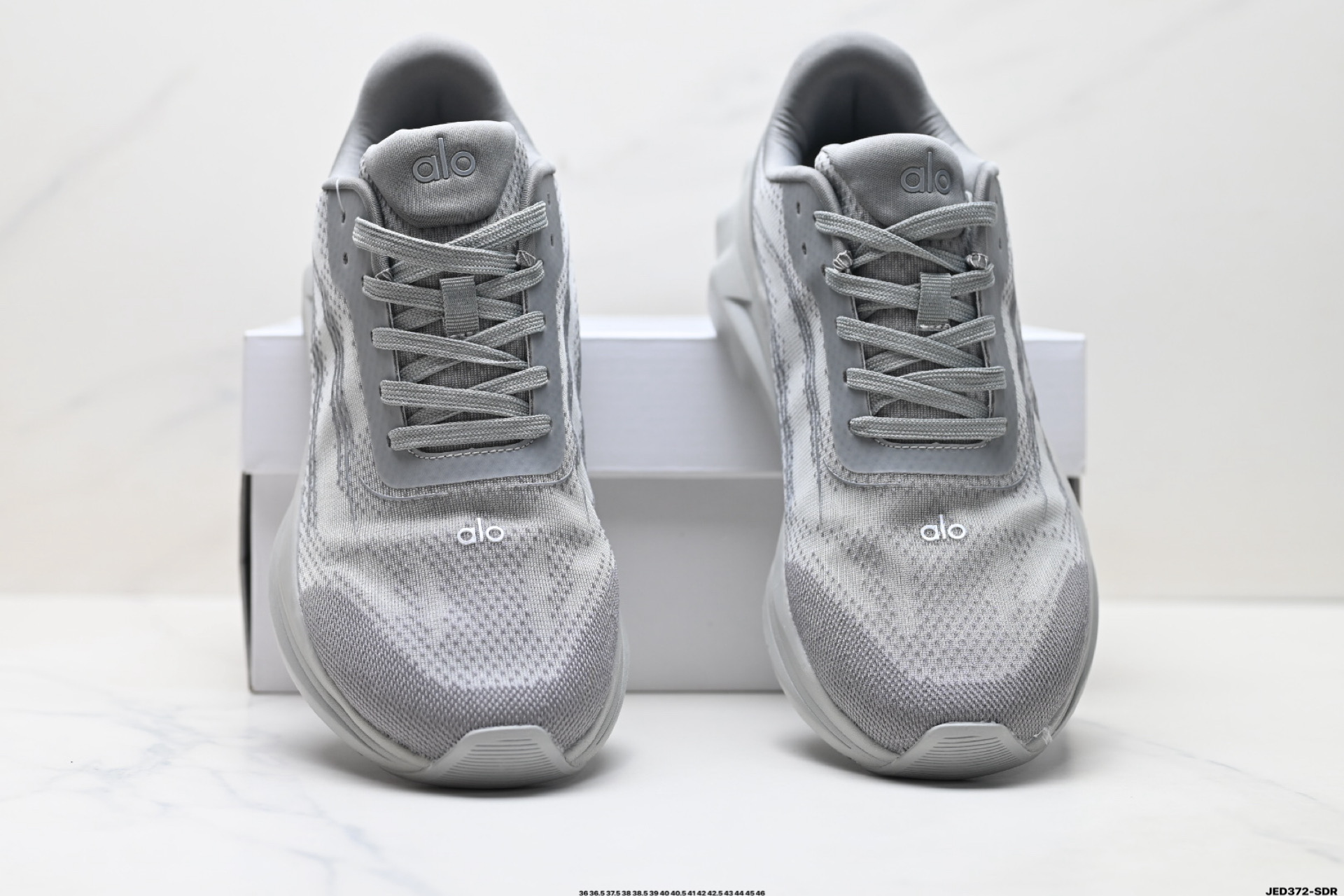 Alo Yoga Runner: Comodidad, Estilo y Rendimiento en Cada Paso 8 i1754669869303 5618 0 6