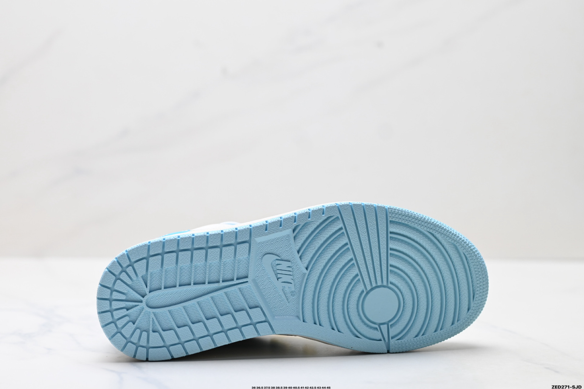 Nike Air Jordan 1 x Travis Scott AJ1倒勾 乔一倒钩 ‘DIY’定制 耐克 低帮文化篮球鞋  LD2028-054