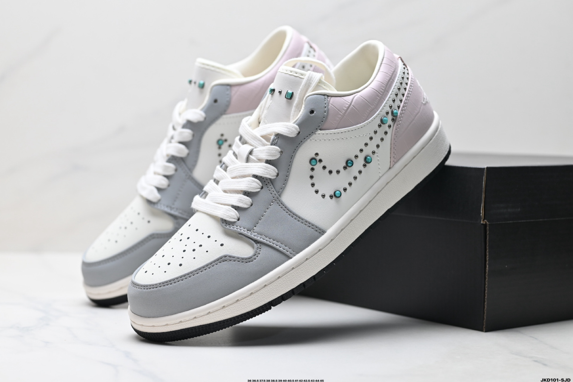 Nike Air Jordan 1 Low: Elegancia y Comodidad en Cada Paso 9 i1754756815159 7439 0 7