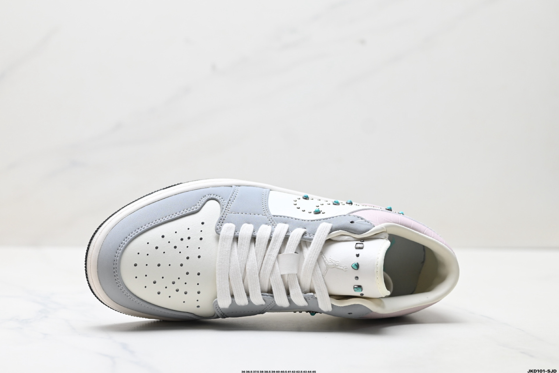 Nike Air Jordan 1 Low: Elegancia y Comodidad en Cada Paso 3 i1754756815159 8305 0 1